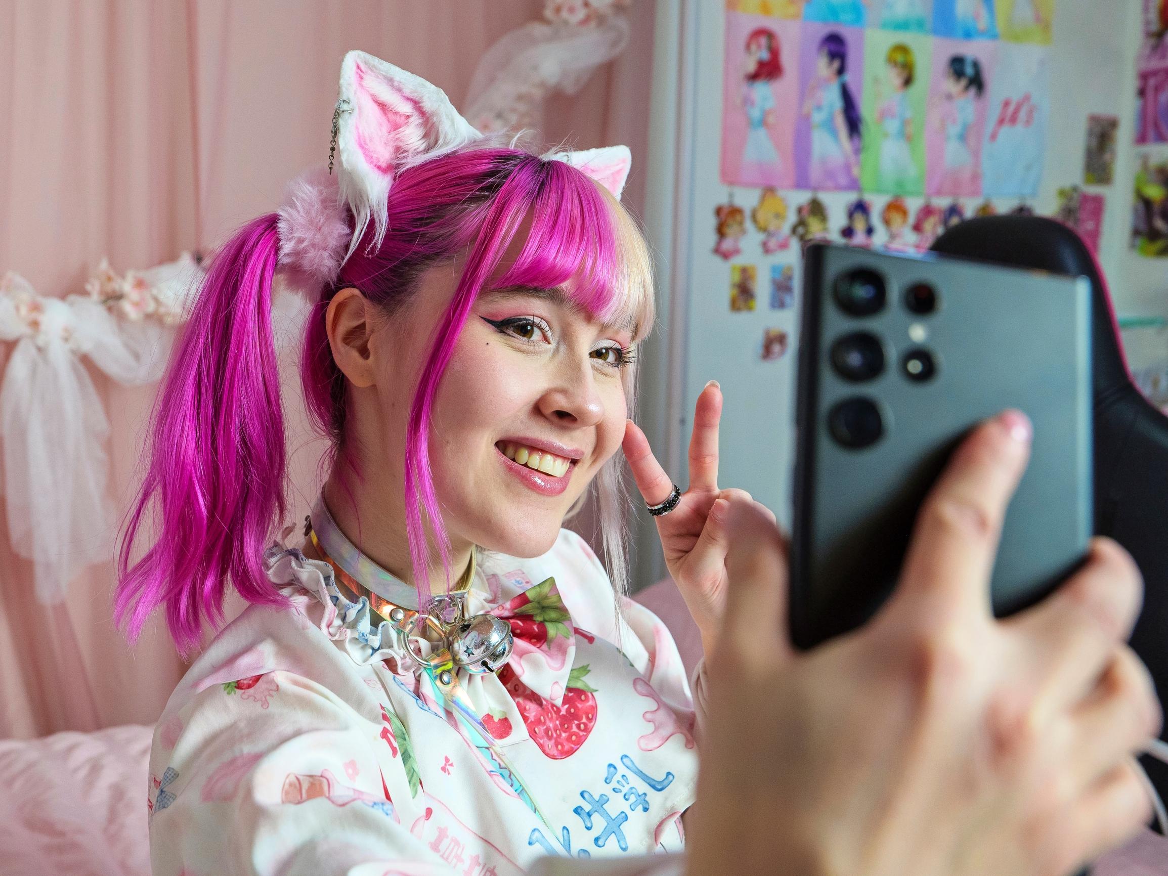 Heidi, 23, tekee seksityötä OnlyFans-sivustolla – Yhä useampaa nuorta kiinnostaa seksityö, vaikka riskejä on enemmän kuin aikuisilla