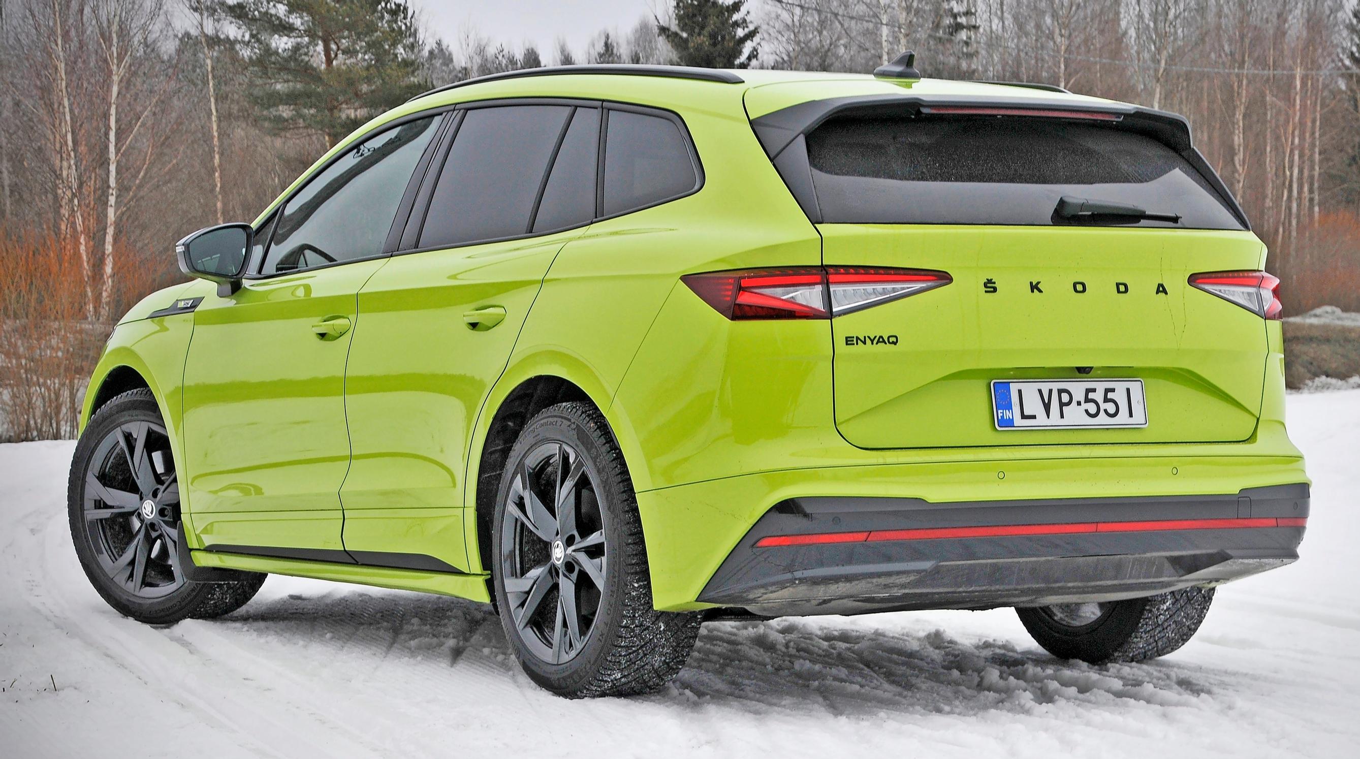 Uusi Skoda Enyaq Tuulilasin koeajossa