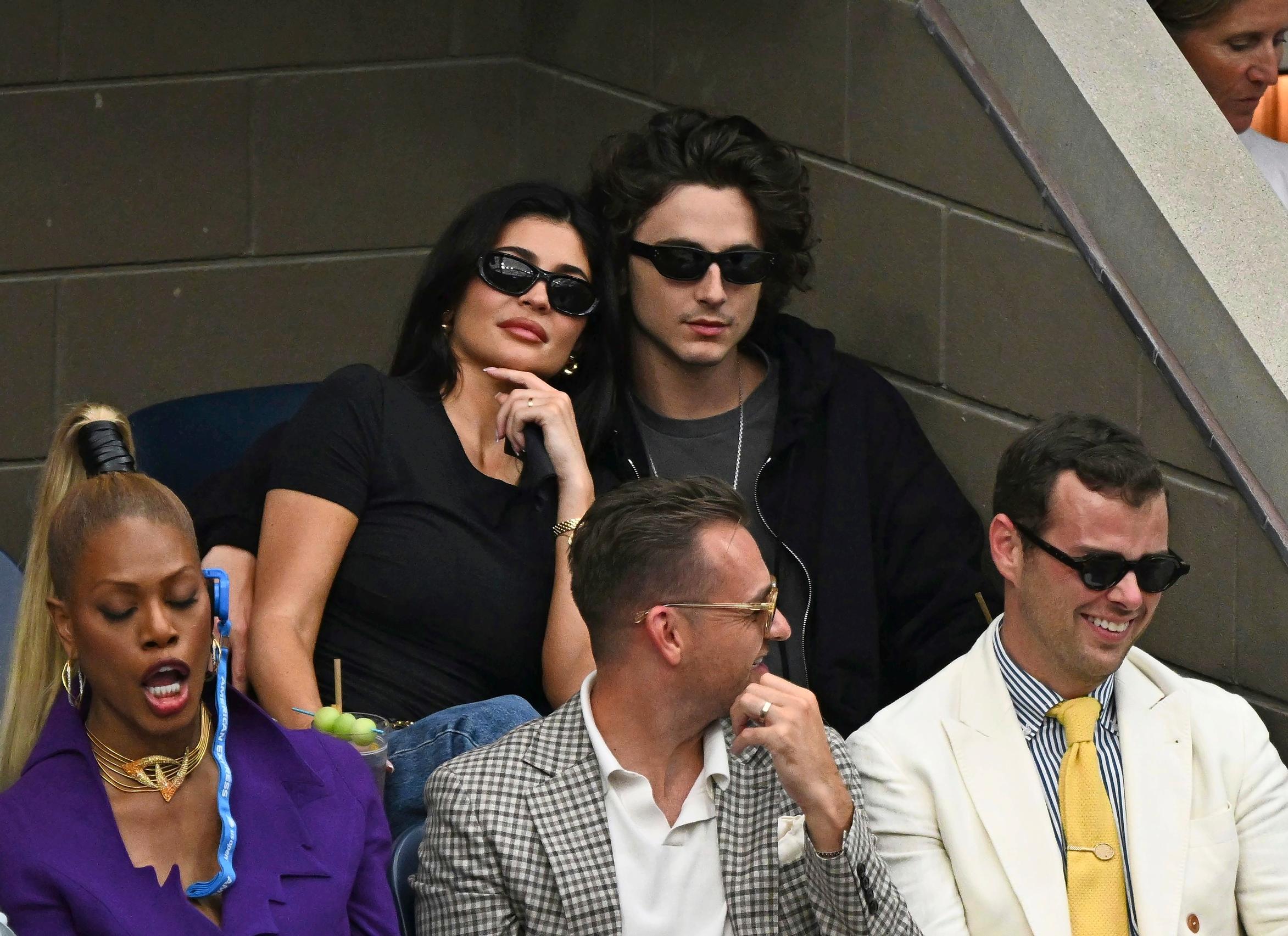 Timothée Chalamet ja Kylie Jenner tapasivat Pariisin muotimessuilla tammikuussa 2023. Sen jälkeen tähtipari on ollut monin tavoin julkisuudessa.