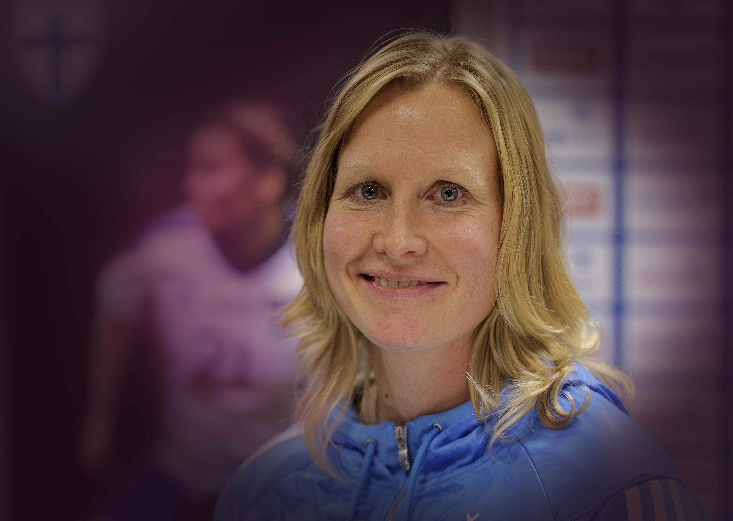 Anne Mäkinen päätti 15-vuotiaana, että hänestä tulee ammattijalkapalloilija – vaikka maailmassa ei sellaista mahdollisuutta naisille edes pitänyt olla
