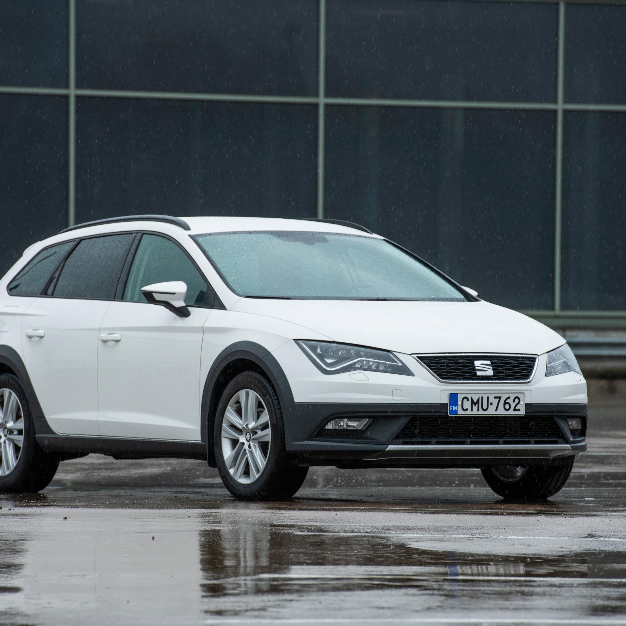 Nelivetoinen Seat Leon X-Perience on monipuolinen joka sään hävittäjä – myös taajaman ulkopuolelle