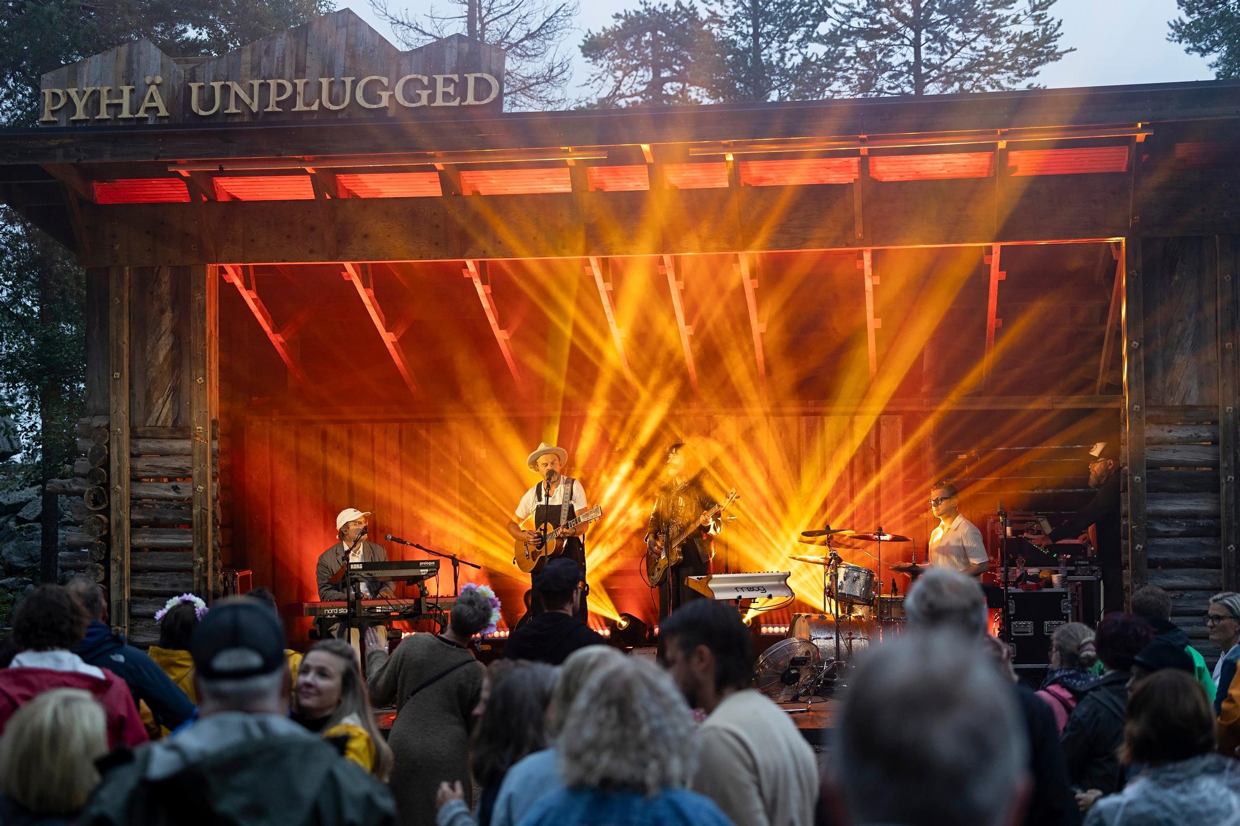 Pyhä Unplugged -tapahtumassa on esiintynyt muun muassa Tuure Kilpeläinen.