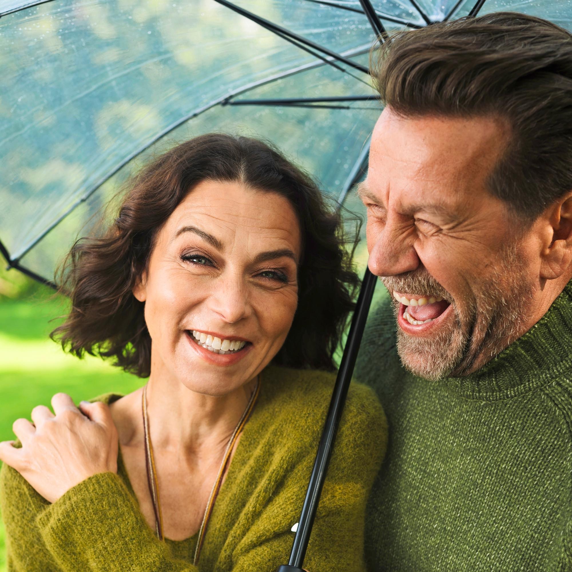 Mikko Kuustonen kärsi joogaretriitillä tuskista, Hanna Brotherus tärisi veneessä kauhusta  – Näin eritahtinen pari harrastaa yhdessä