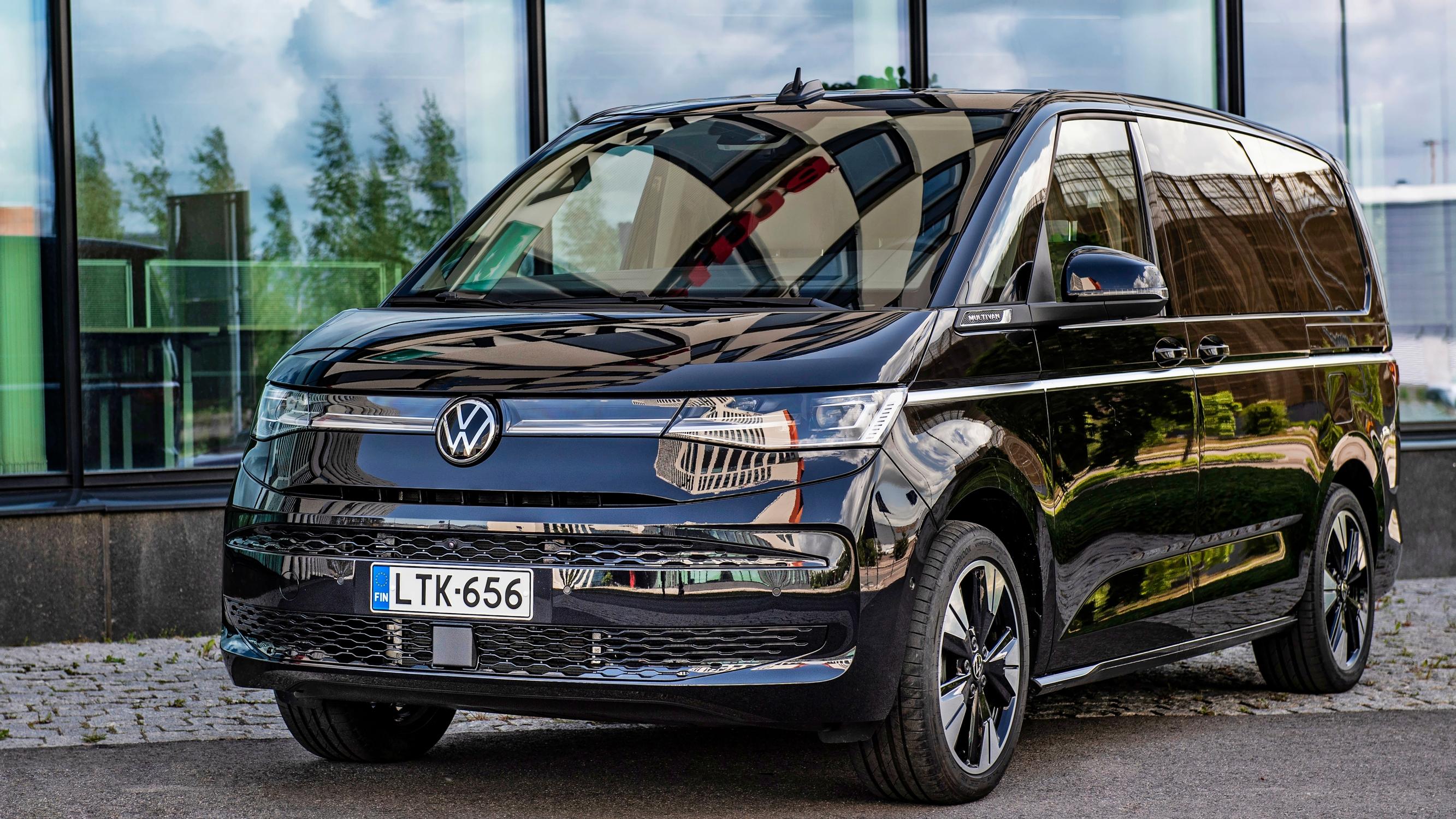 Volkswagen Multivanissa tila on helposti muunneltavissa – Matkustajat saavat kuninkaallista kyytiä