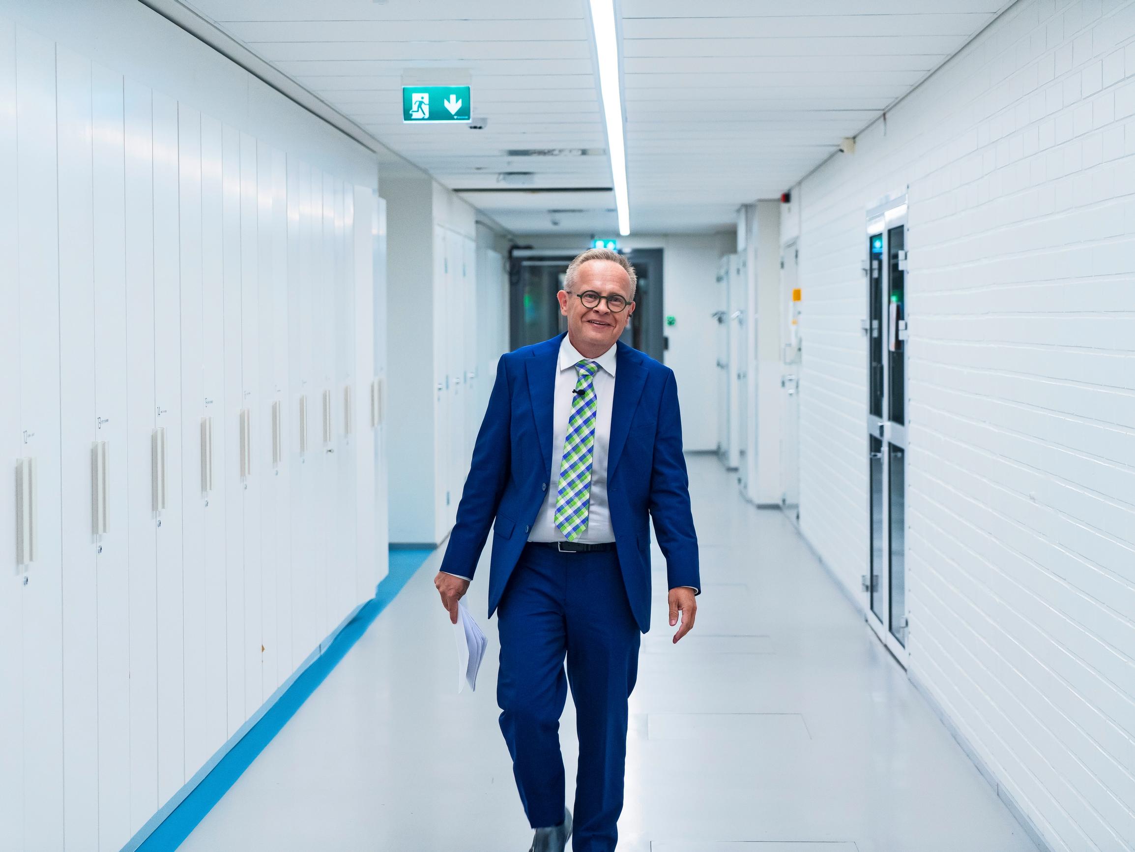 Lähetysten jälkeen tulee Löppöselle pieni ulospuhallus. Työvuoro päättyy viimeisen uutislähetyksen jälkeen kello 22.