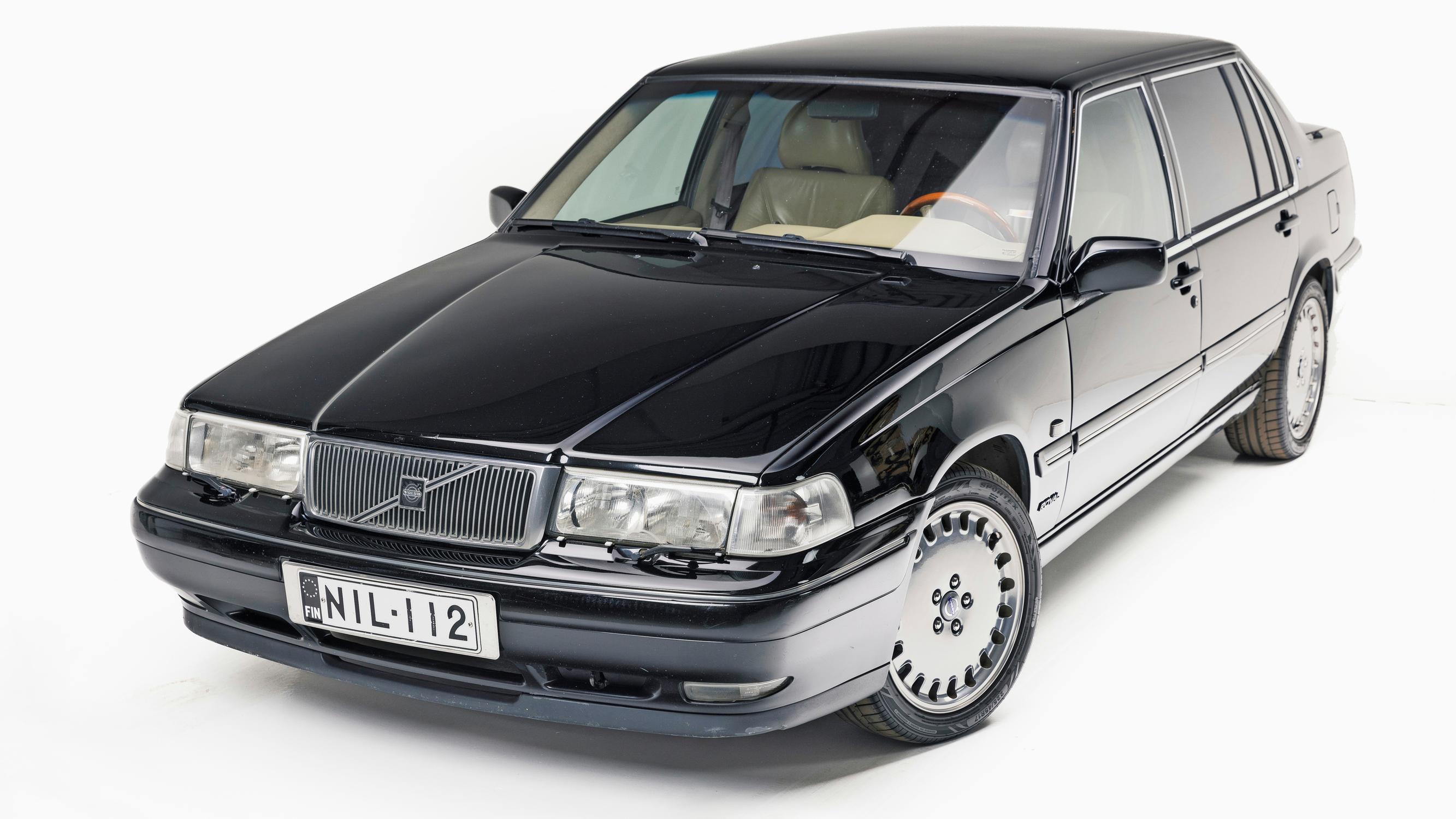 Diplomaattiauton tarina – Volvo S90 Royal vm. 1997 – ”Viisi Volvoa lähettilään pihalla oli vaimon mielestä liikaa”