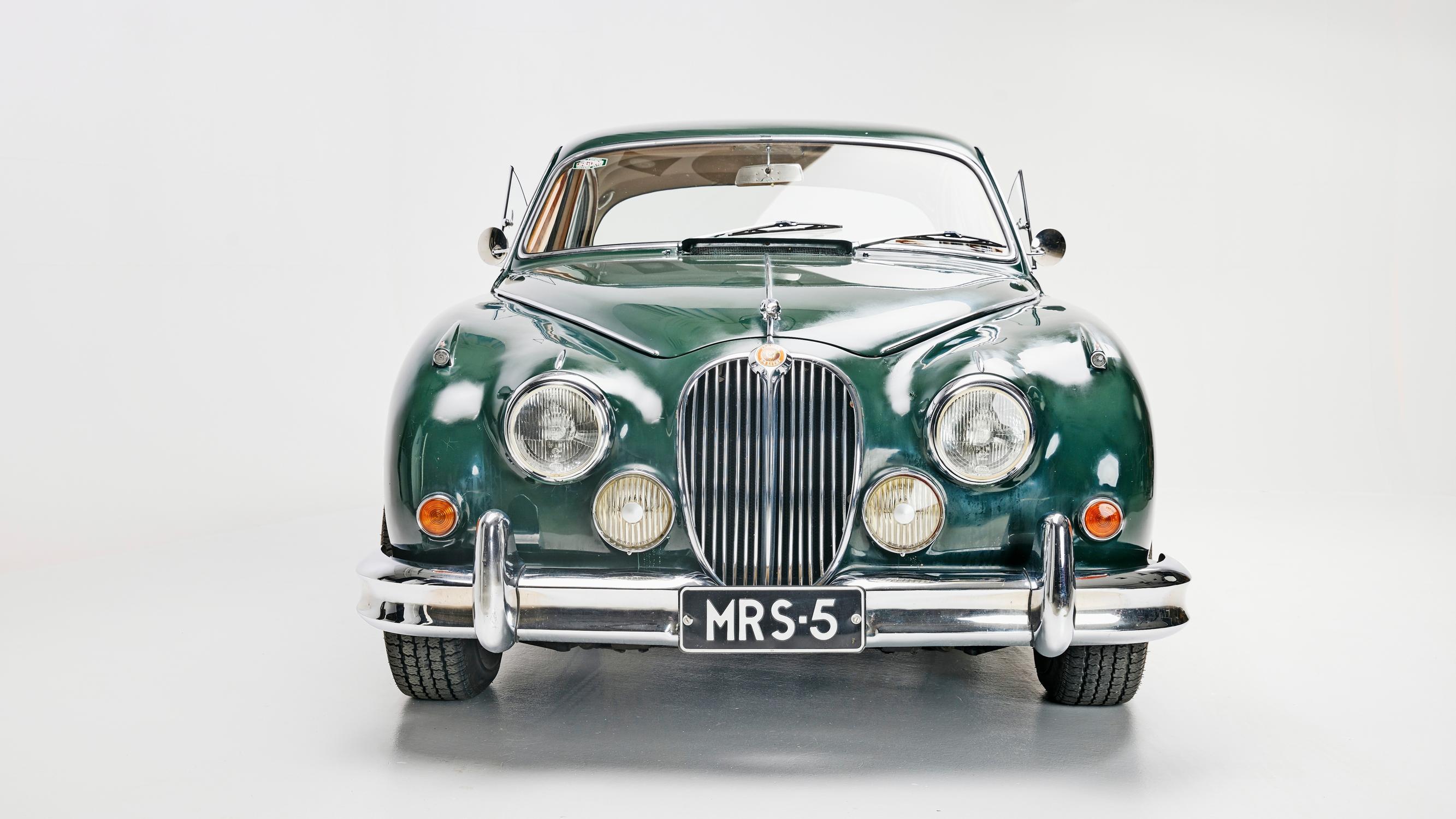 Upea Jaguar Mk II 3.4 on omistajansa ikäluokkaa: ”Minun aikanani ei enää tekniikan kanssa tarvitse taistella”