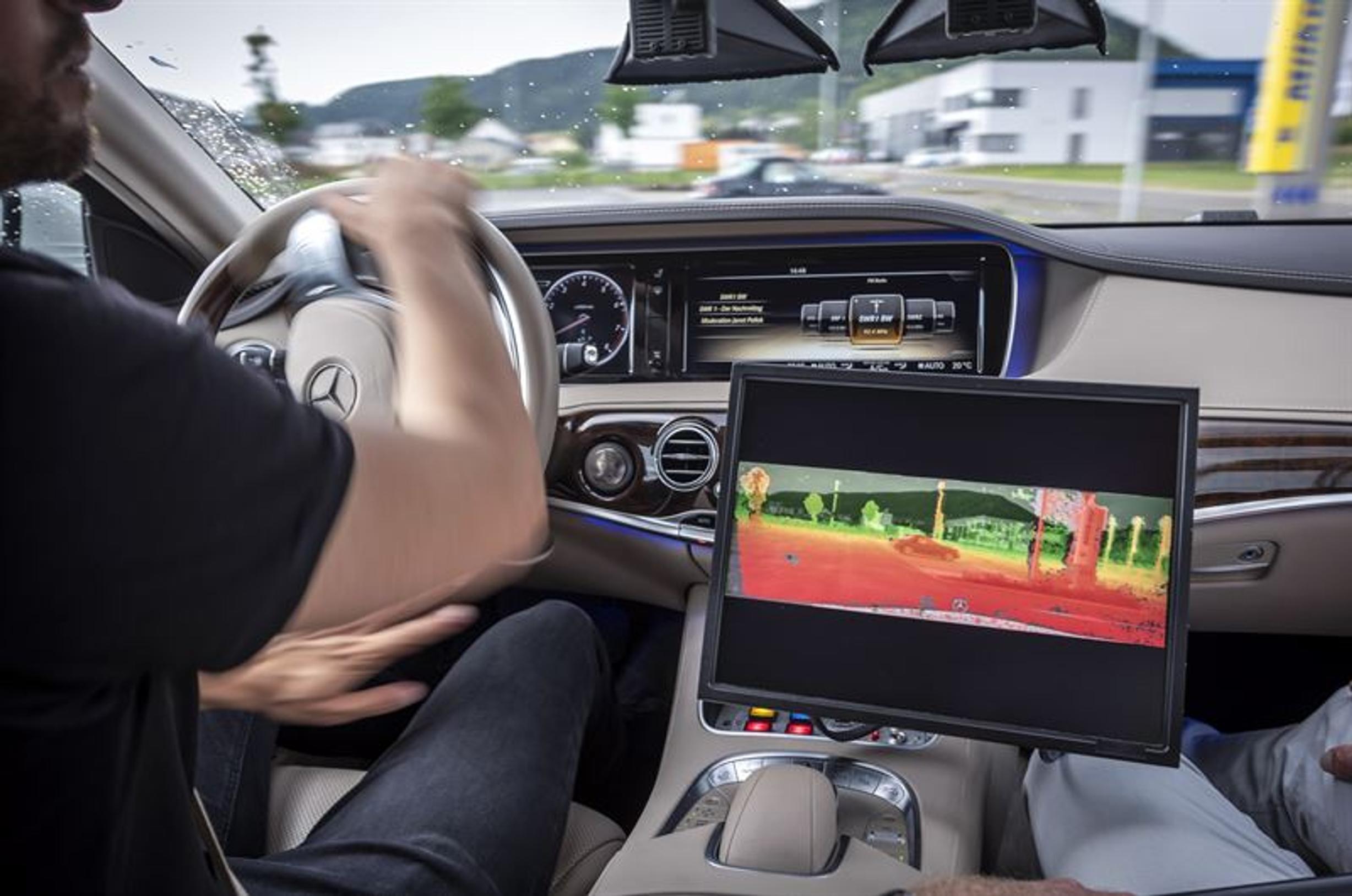 Daimler ja Bosch kehittävät yhteisvoimin automaattista ajamista
