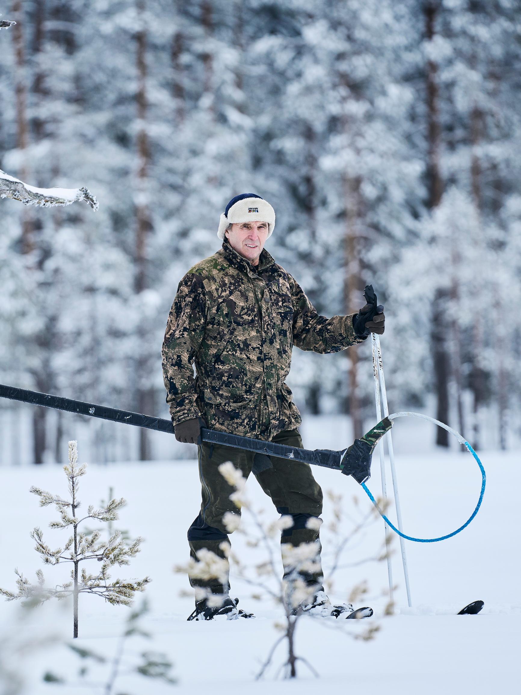 Seppo Ronkainen on ottanut suden kiinni käytännössä paljain käsin ja nähnyt, kuinka mahdollisesti myrkkyä syönyt susi kärsi – ”Luulin, että se kuolee siihen”