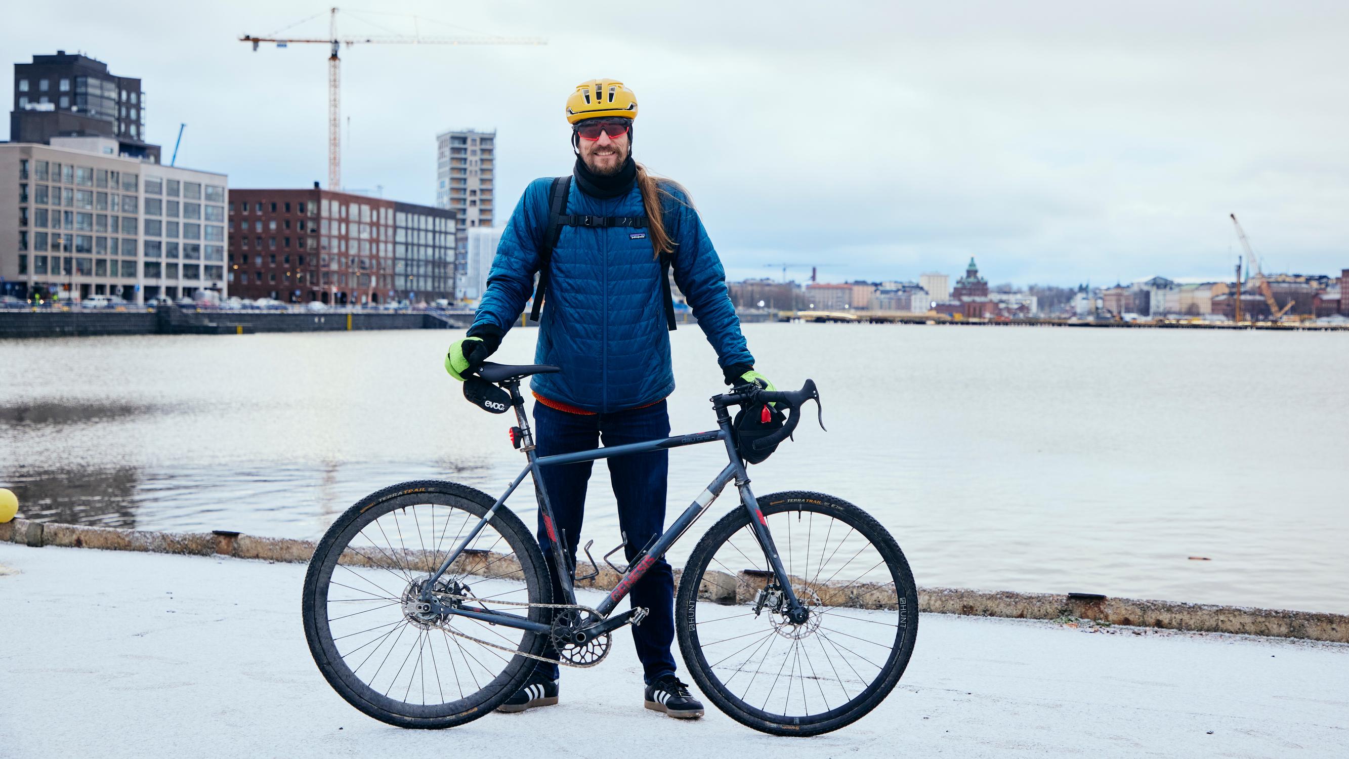 Matti Jutila pyöräili 1200 kilometriä kolmessa päivässä – Silti talvipyöräily Helsingissä voi olla hankalaa hänellekin