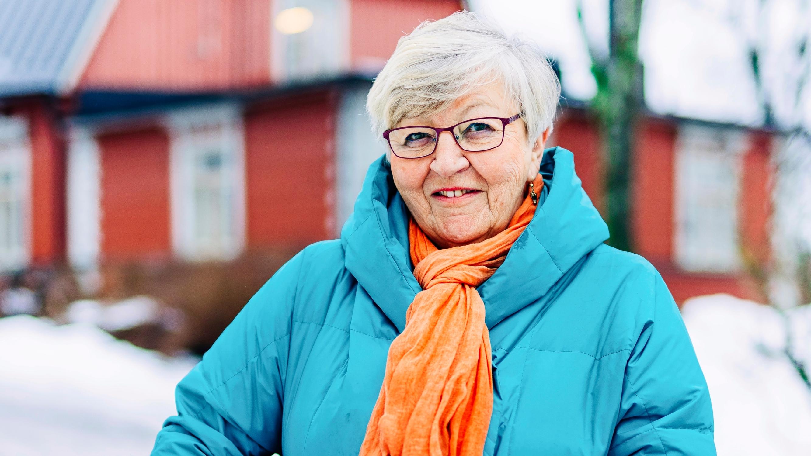 Naapurit kutsuvat Puotilan enkeliksi – Pirjo-Liisan piti avioitua Tanskaan, mutta hänestä tulikin sijaisäiti veljensä lapsille ja lähiön yksinäisten auttaja