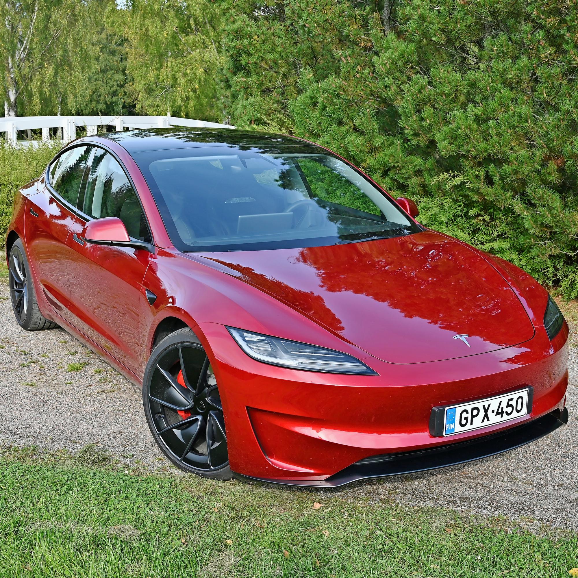 Tesla Model 3 Performance uudistui, mutta onko sen elinkaari silti lopuillaan? Vauhti alkaa hiipua