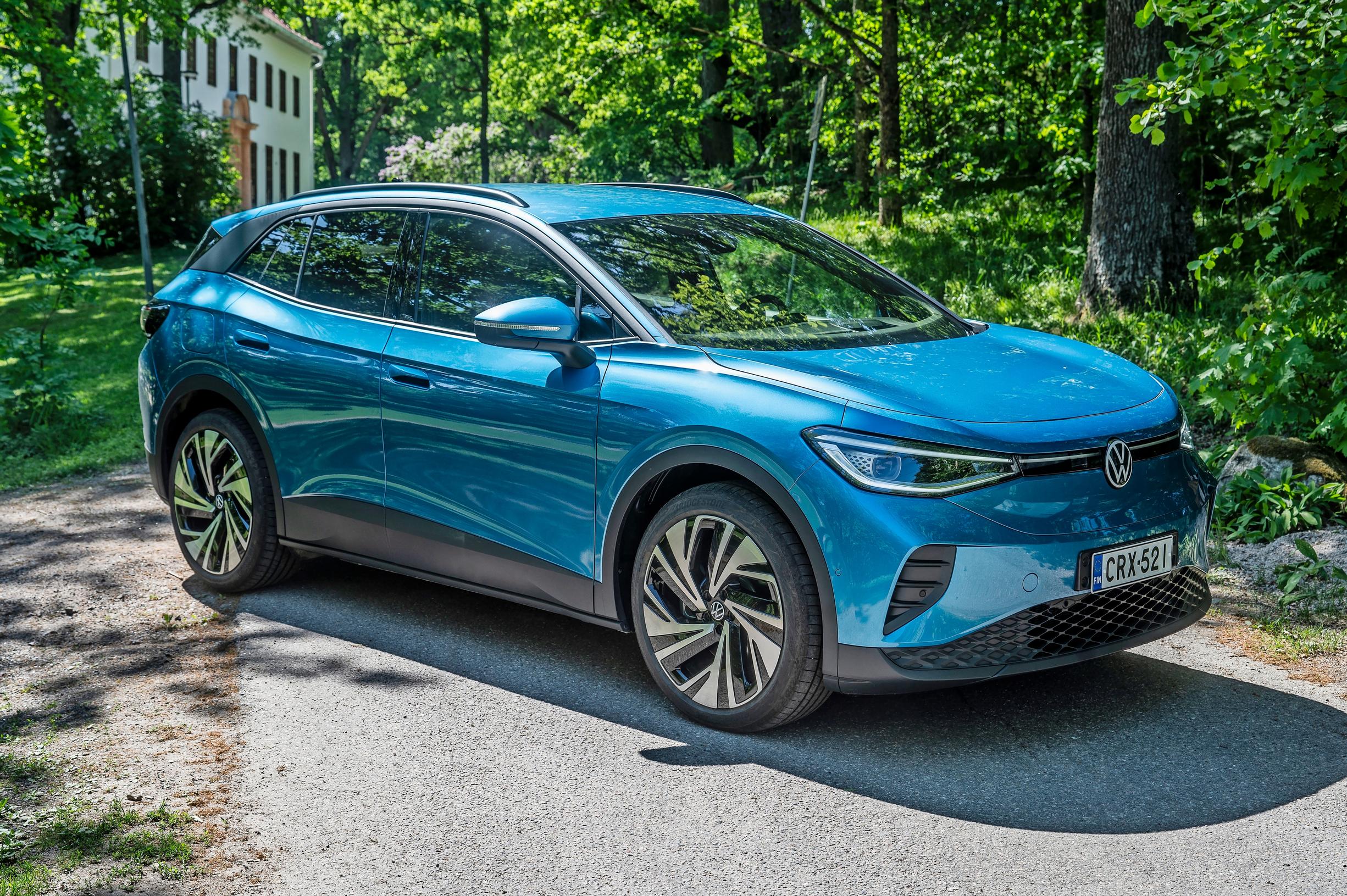 Uusi Volkswagen ID.4 Pro 4Motion Elegance Tuulilasin koeajossa.