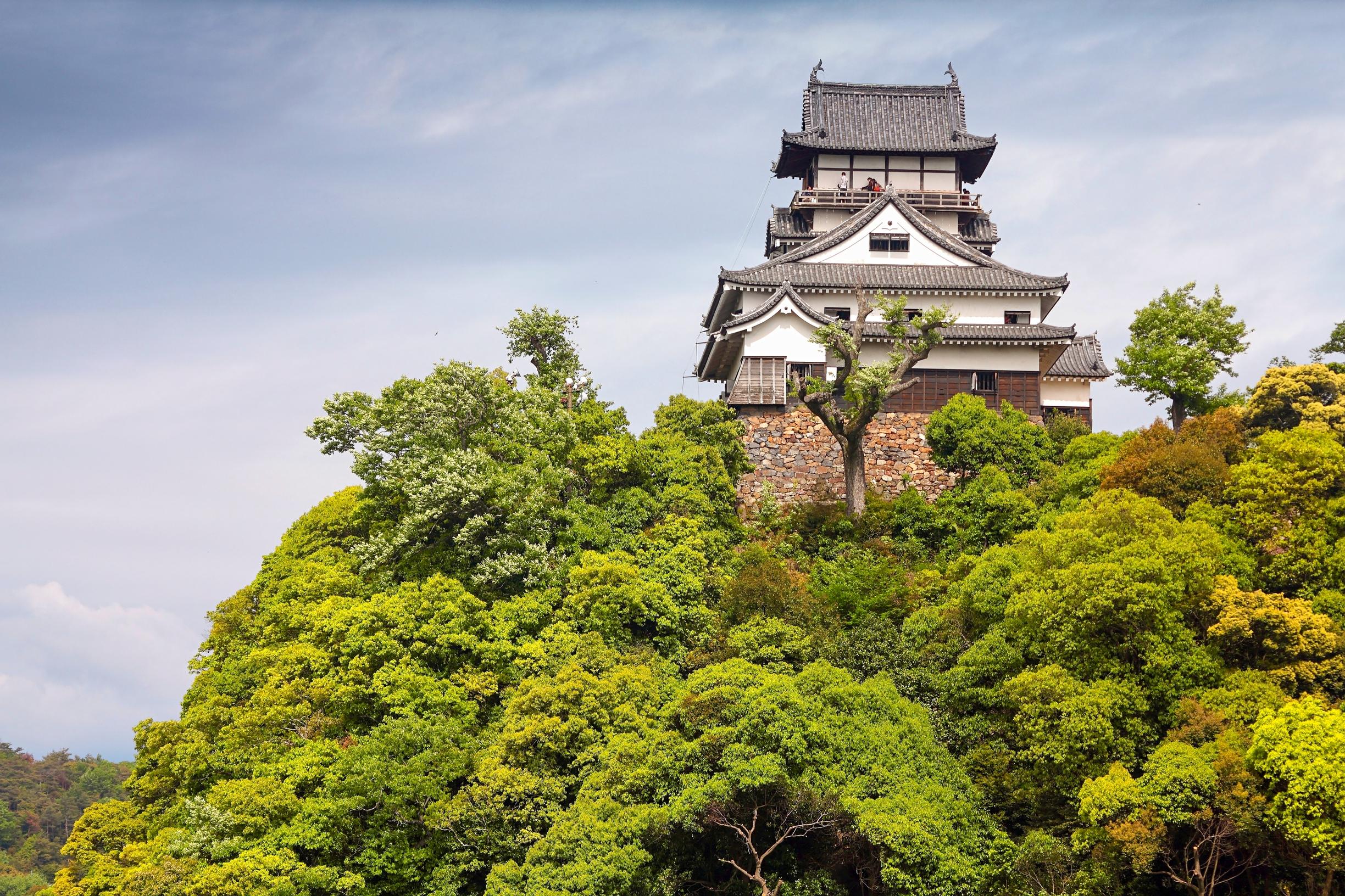 Nagoyan nykyinen linna on jäljitelmä vanhasta, ja se aiotaan rakentaa vielä kokonaan uusiksi.