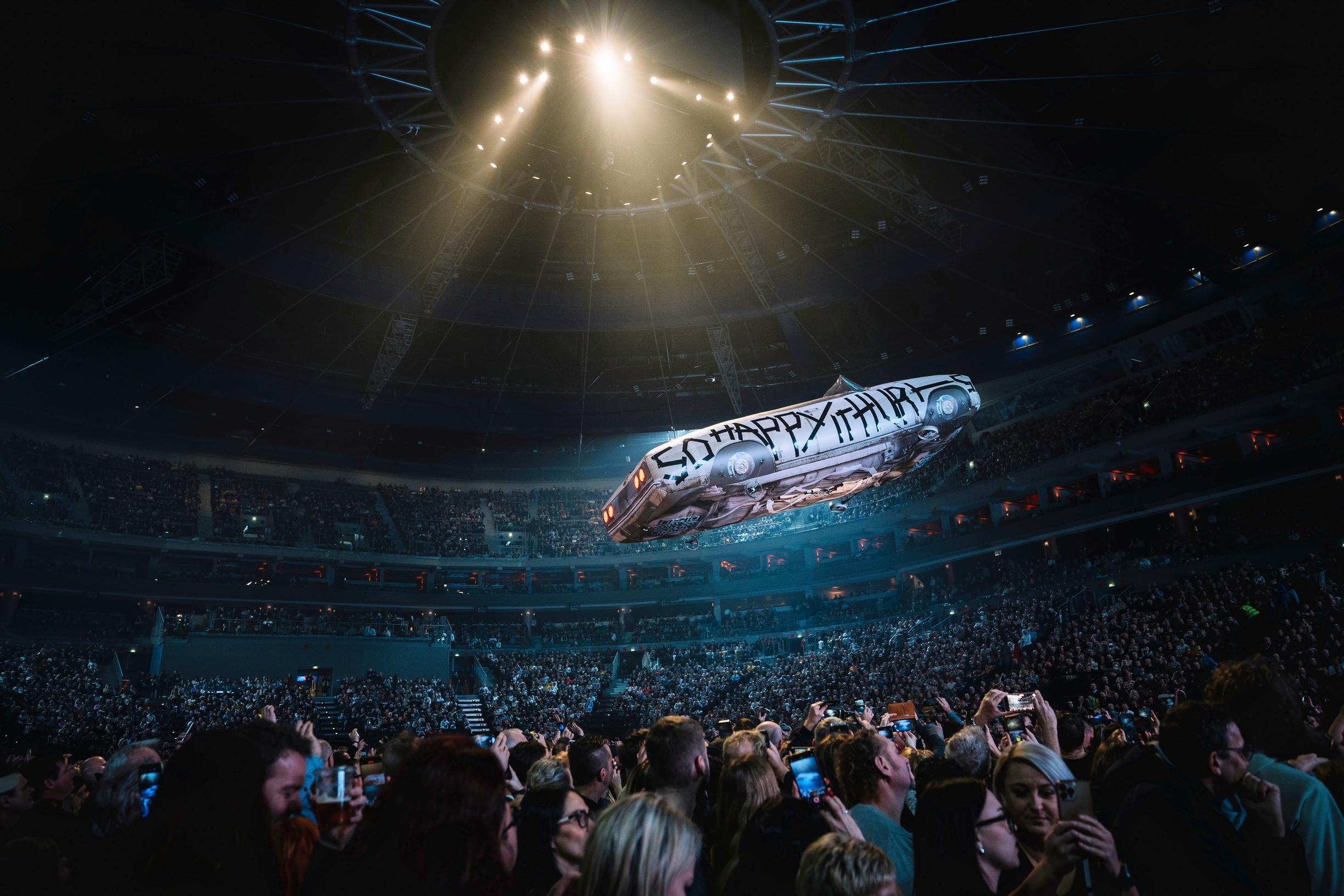 Bryan Adams konsertoi Prahassa 16.12.2023 So Happy It Hurts -kiertueellaan.