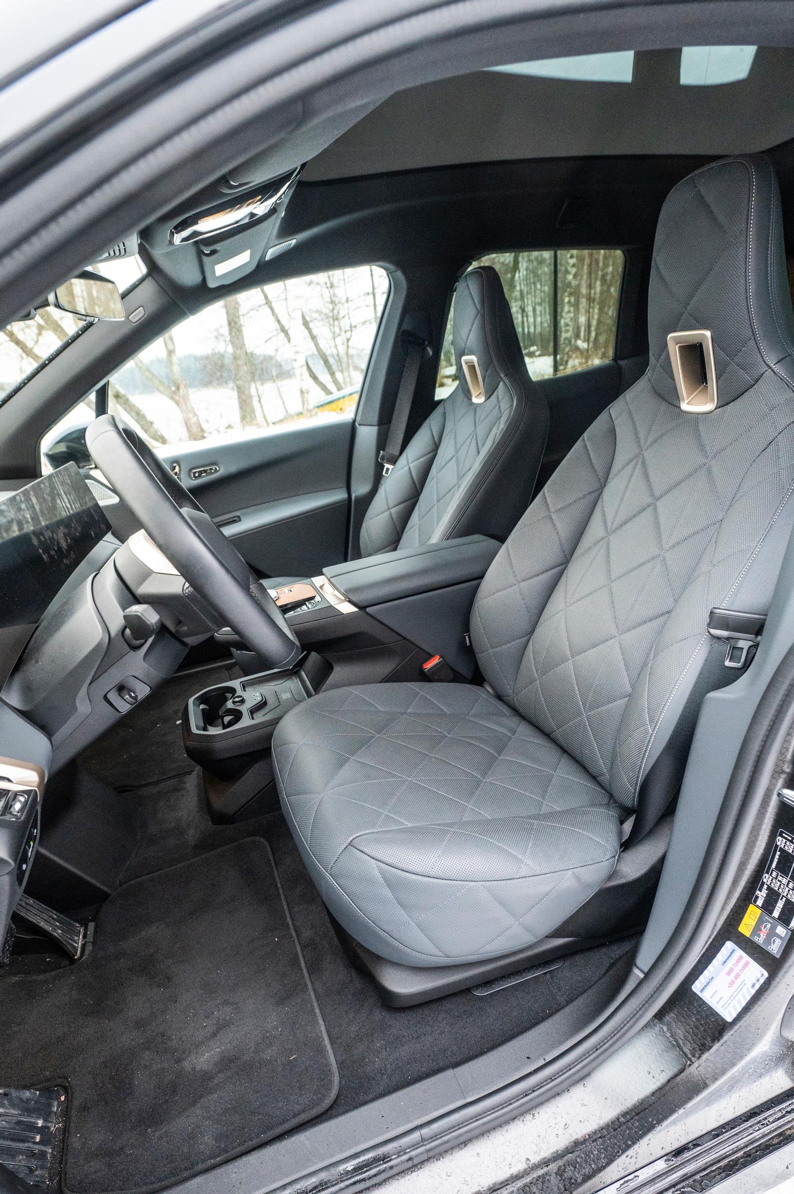 BMW iX xDrive50 etupenkki