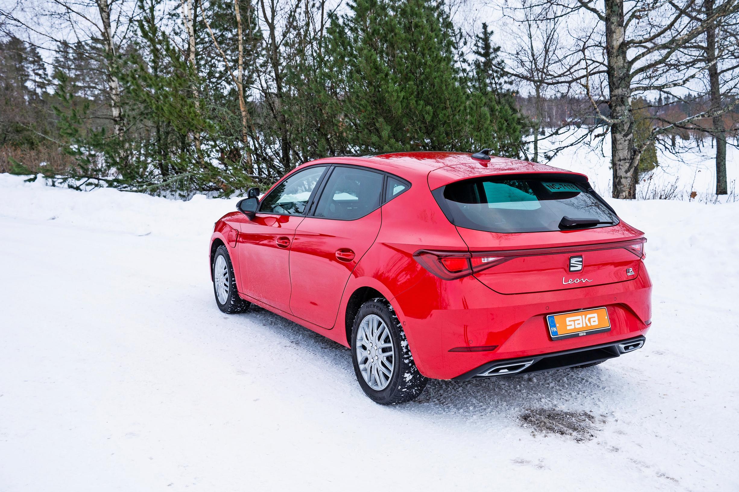 Seat Leon 1.4 PHEV 204 FR DSG | Jos valitset kolme vuotta vanhan Seat Leon lataushybridin uuden sijaan, voit säästää 11 900 euroa .