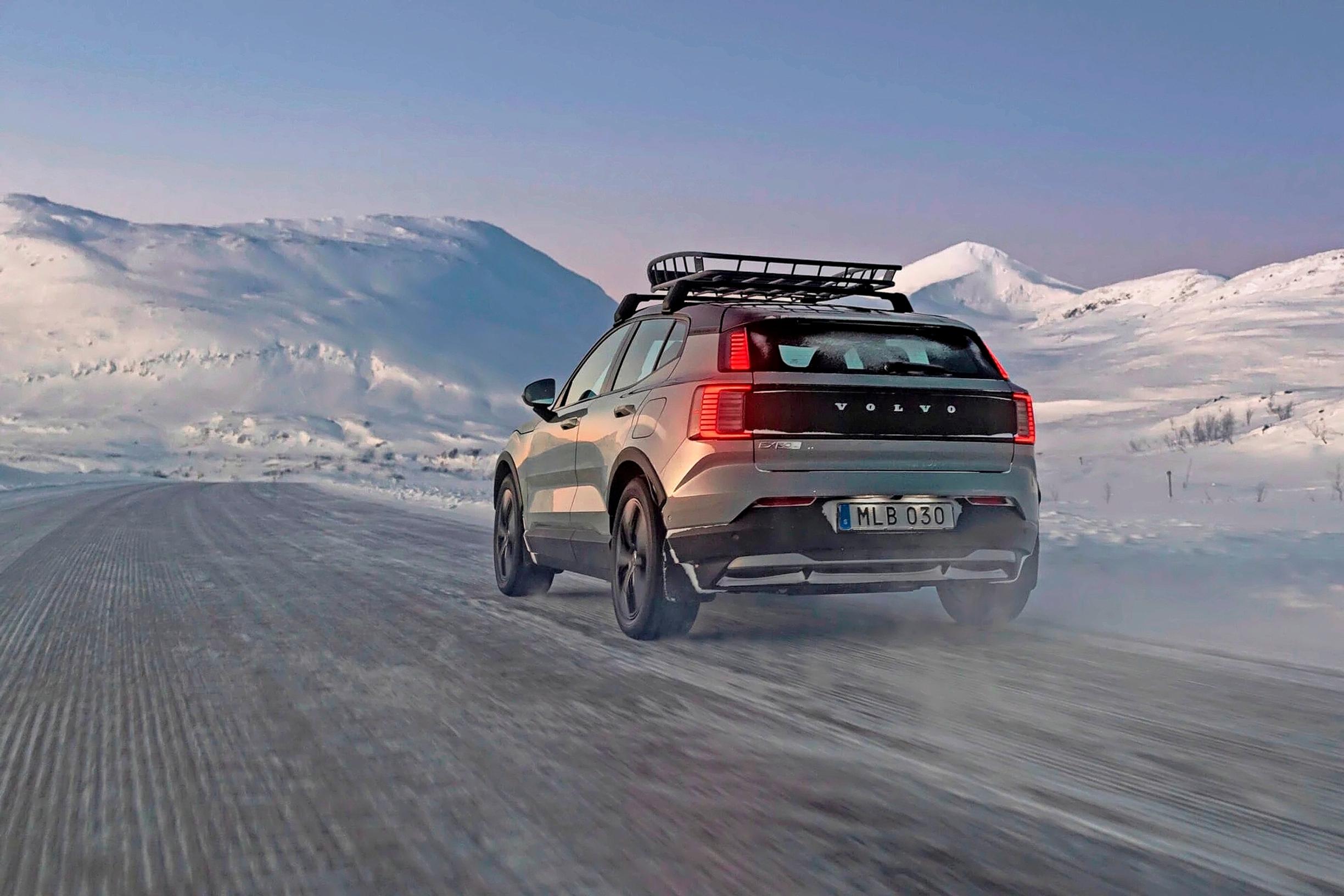 Volvo EX30 Cross Country Suomeen kevään kyydissä – Latu-uskottava täyssähköinen katumaasturi sai kaksi senttiä lisää maavaraa