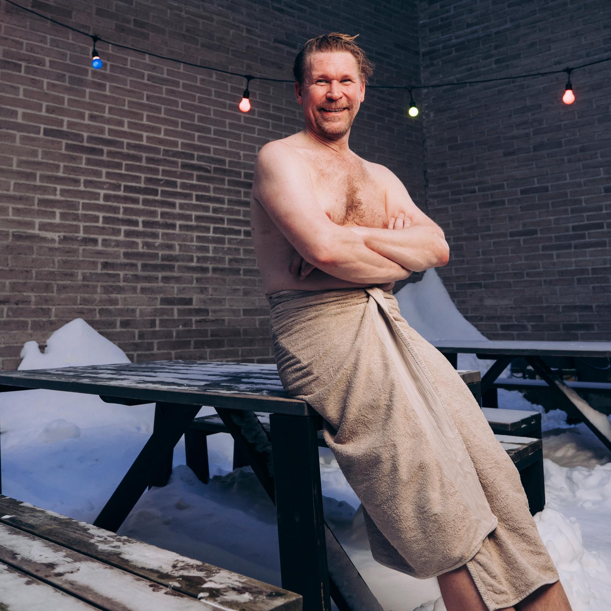 Seksisymboliksi kehuttu näyttelijä Matti Ristinen katsoo kehoaan: ”Kropan periksi antaminen on vääjäämätöntä”