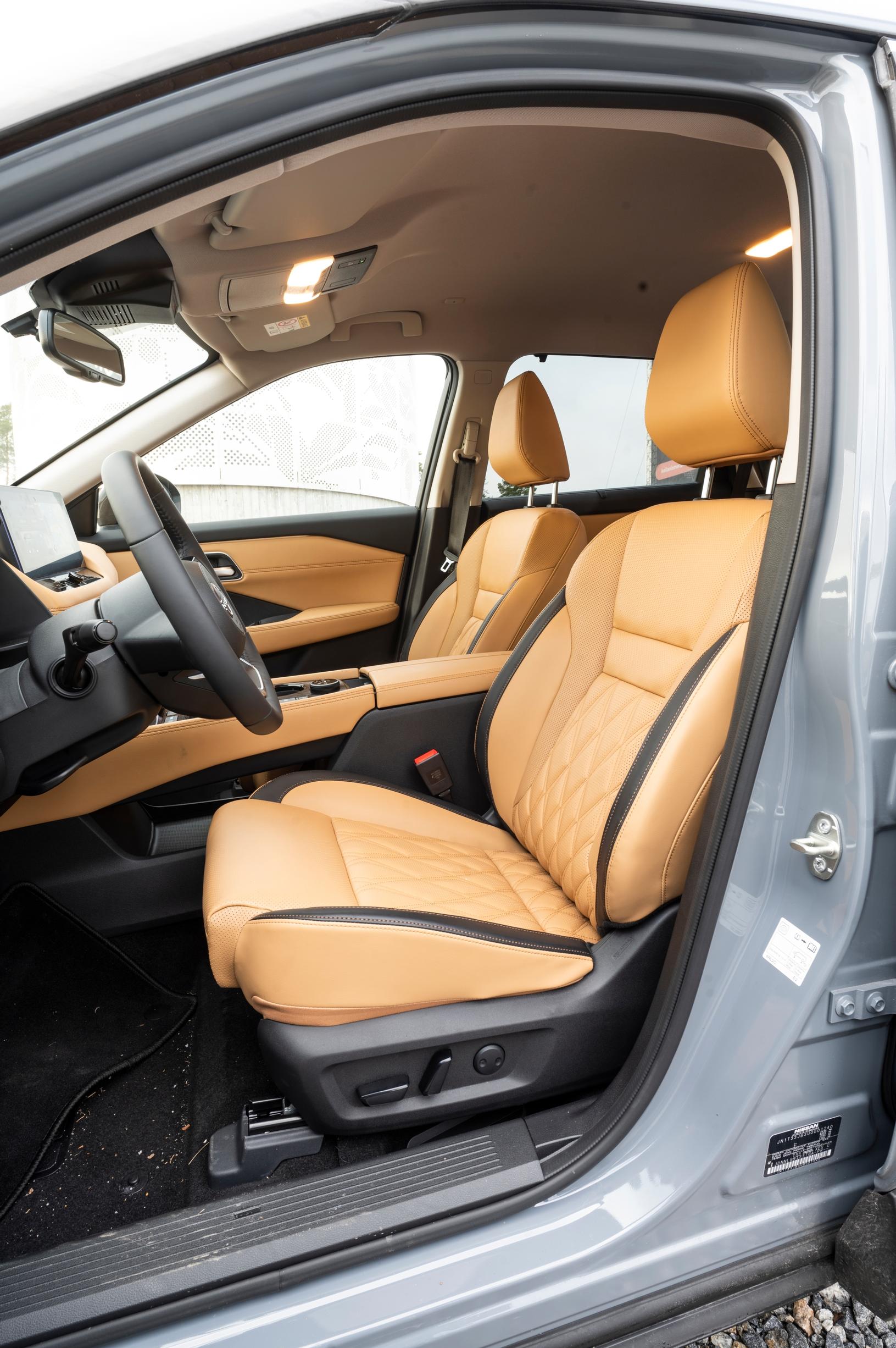 Nissan X-Trail e-Power e-4FORCE Tekna etuistuimet