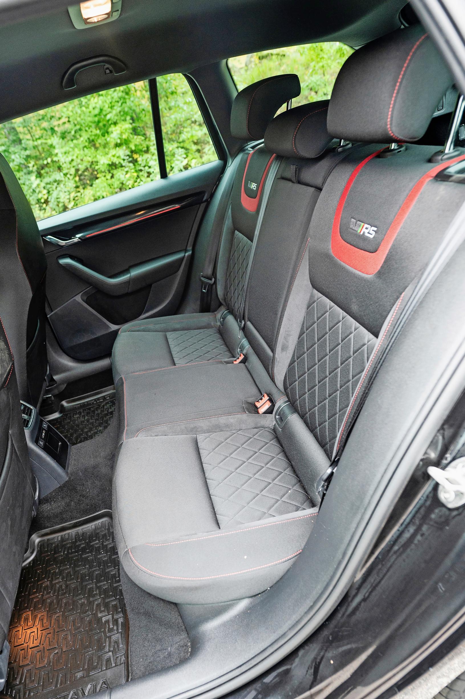 Skoda Octavian takajalkatila ansaitsee erityiskiitokset.