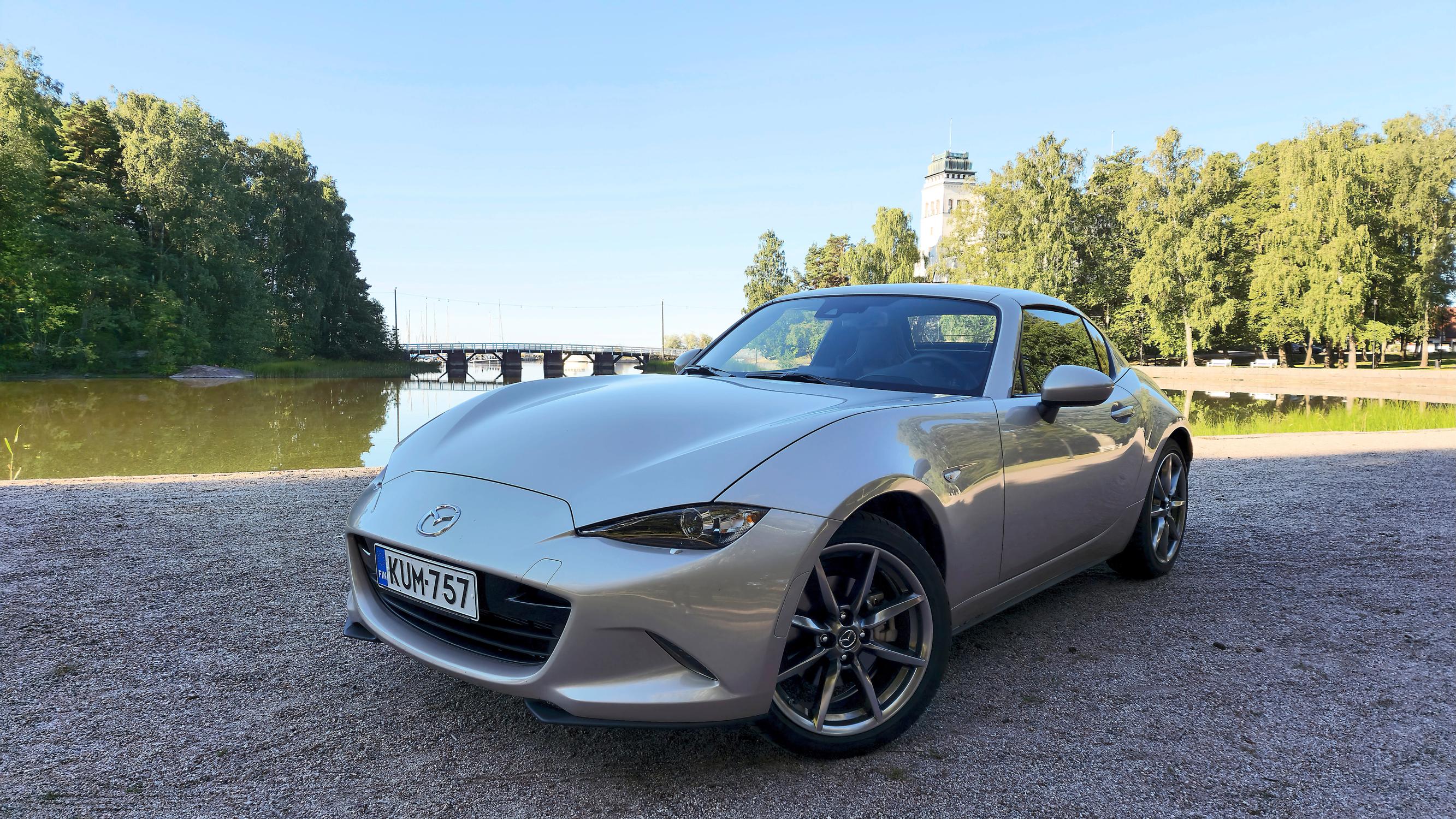 Mazda MX-5 – Maailman myydyin kaksipaikkainen auto on kuin tehty kesäseikkailuja varten