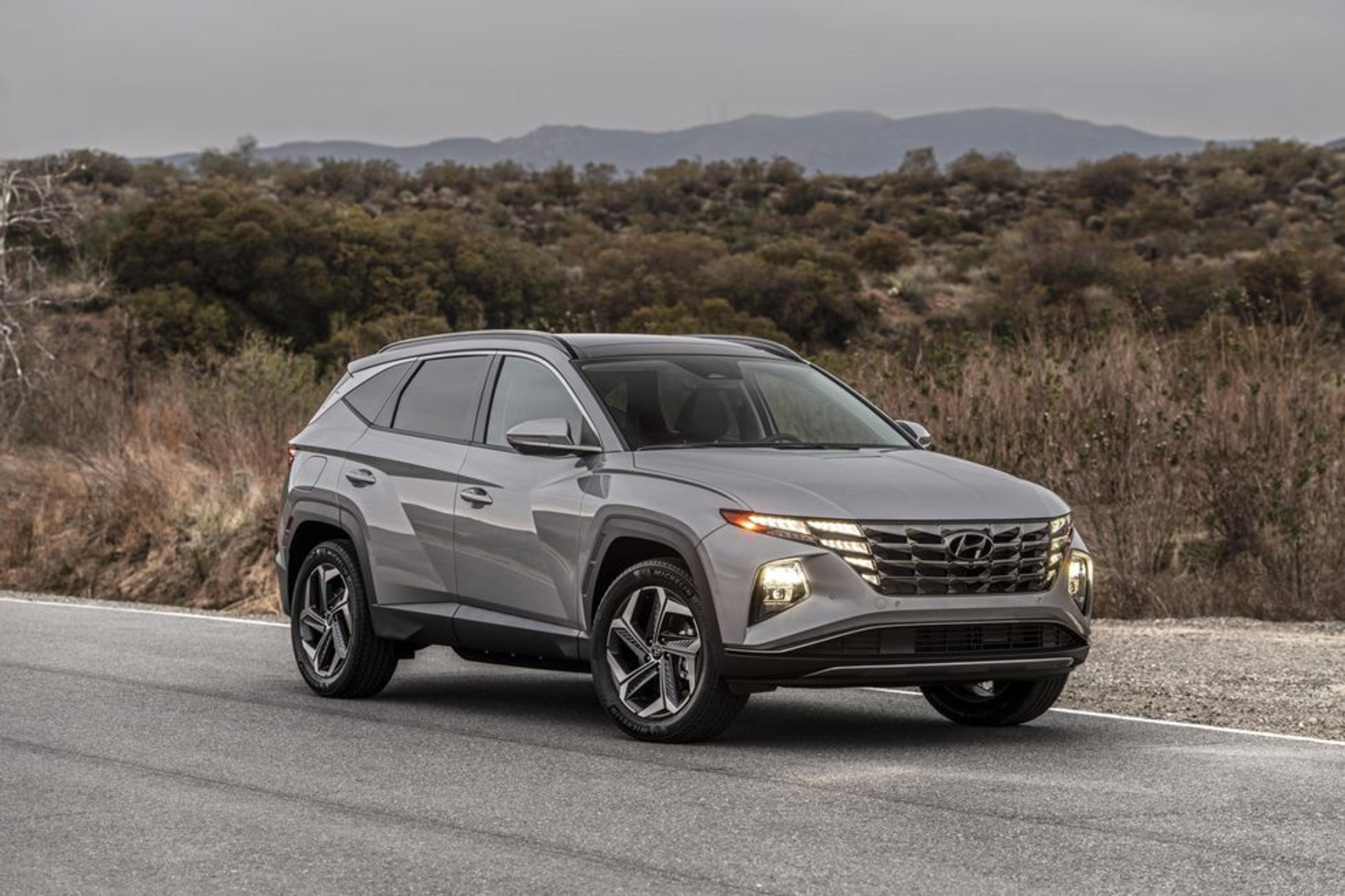 Hyundai julkisti Tucsonin lataushybridin - haaste heitetty Toyotalle