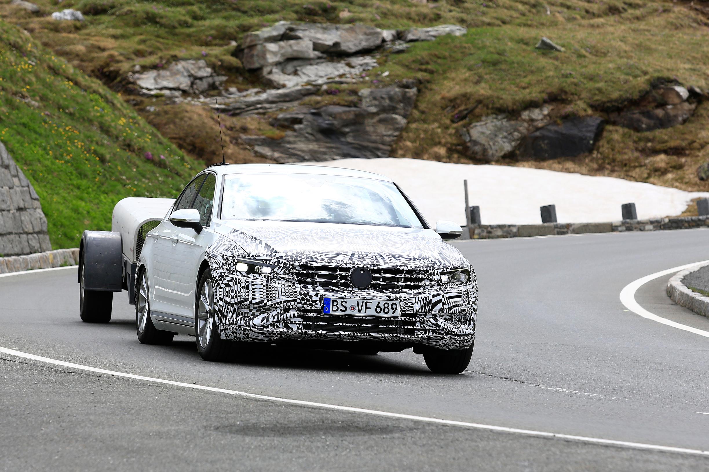 Salakuvissa uudistuva Volkswagen Passat
