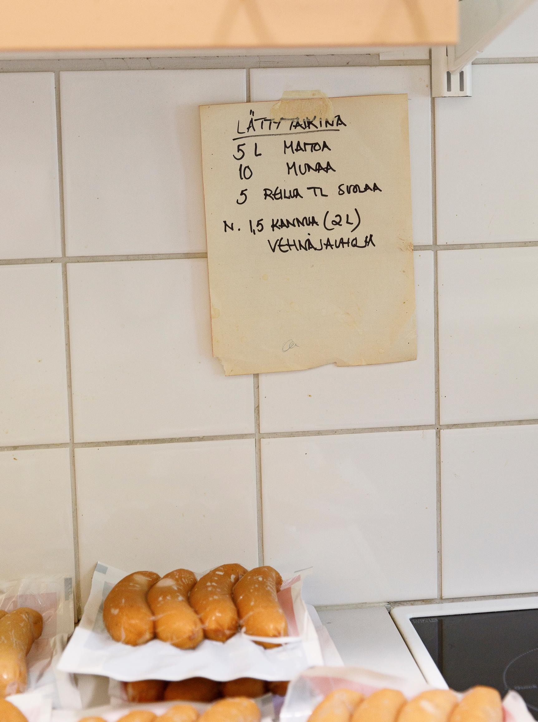 Motoristikahvila luottaa hyviksi havaittuihin hitteihin, lettuihin ja makkaraan.