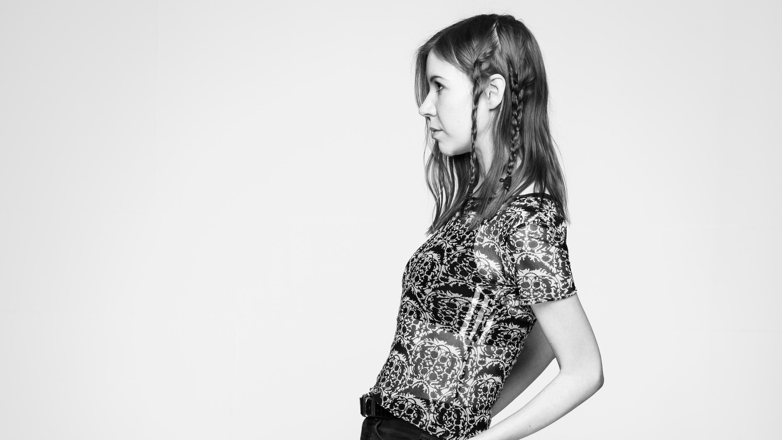 Iida Sofia Hirvosen kolumni: Juhlat, siellä jossain
