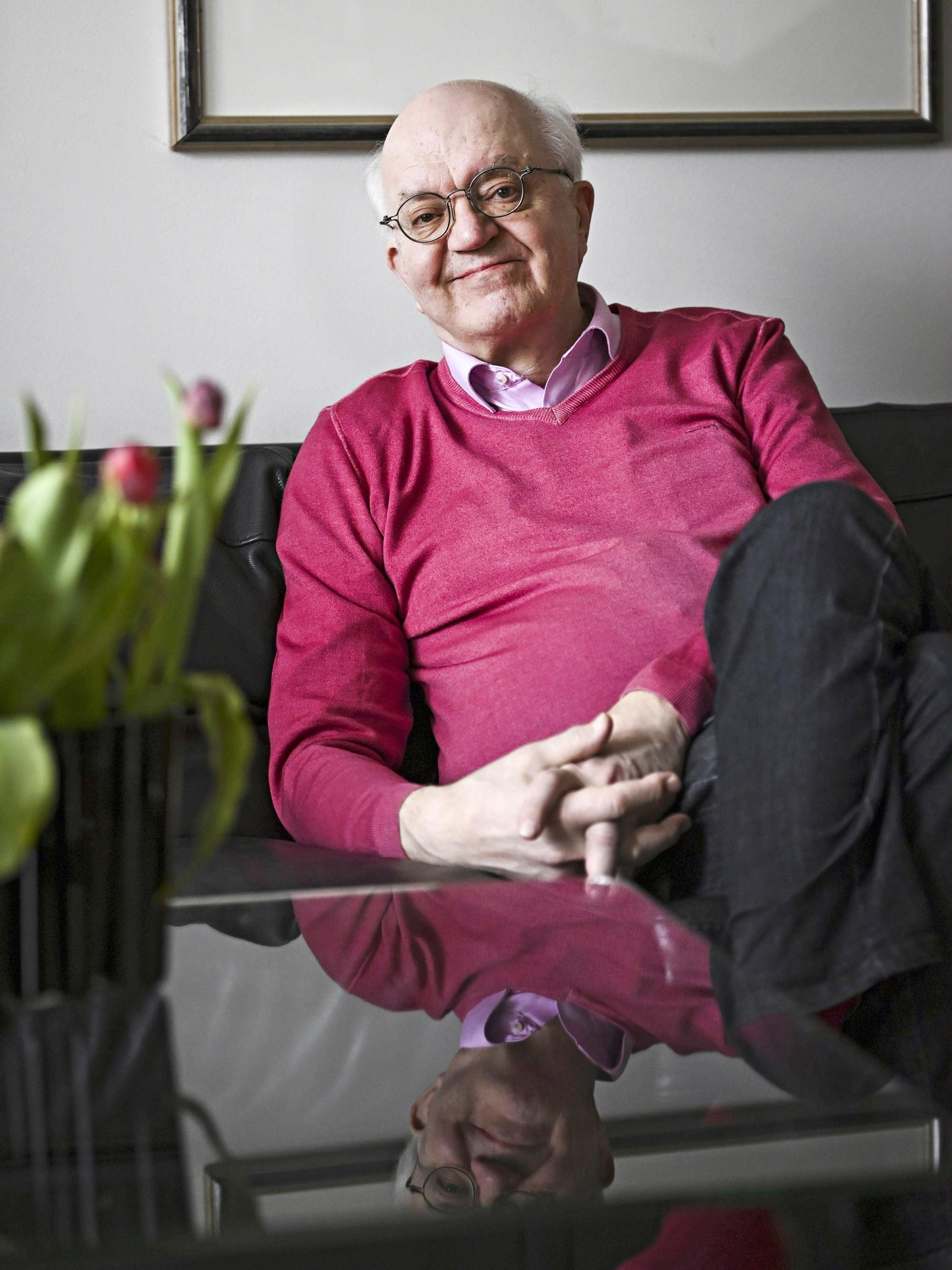 Lastenpsykiatri Jari Sinkkonen katuu, että saarnasi lentokoneessa pojalleen – ”Mikä idiootti olinkaan”