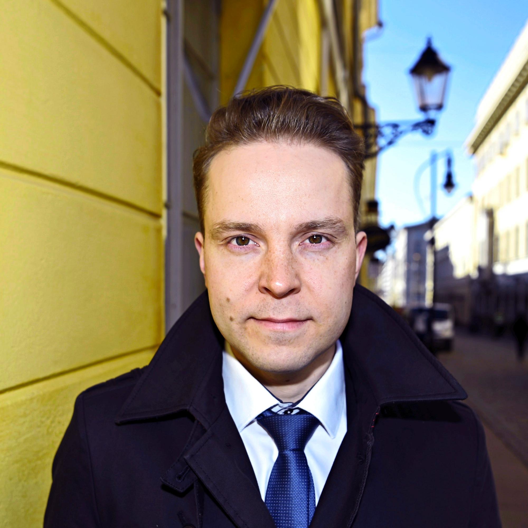 Tiede- ja kulttuuriministeri Petri Honkonen haluaa lisää euroja lapsille – Macronille humoristiset onnittelut vaalivoitosta: ”Minusta se on sallittua ministerillekin”