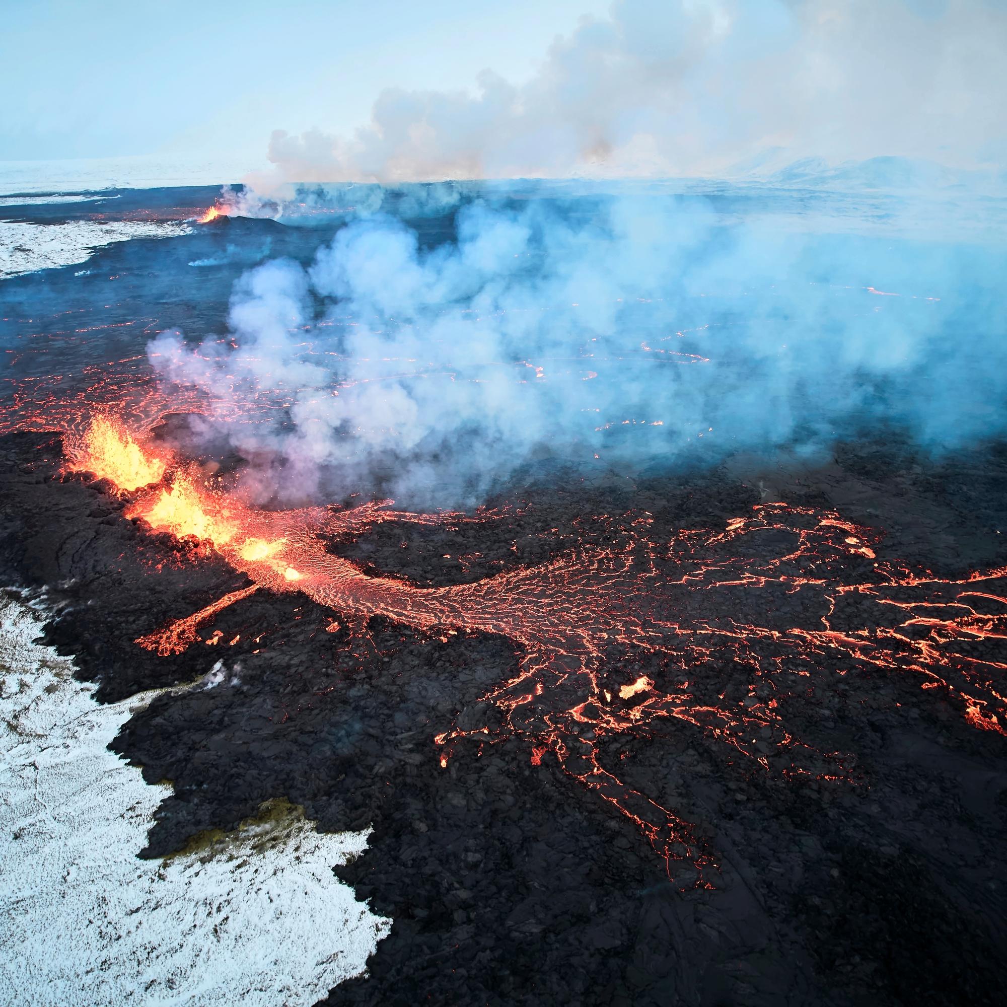Epätietoisuus jatkuu tulivuorenpurkausten Islannissa, asukkaat eivät enää usko ennusteita: ”Maa romahti ja vei miehen mennessään”