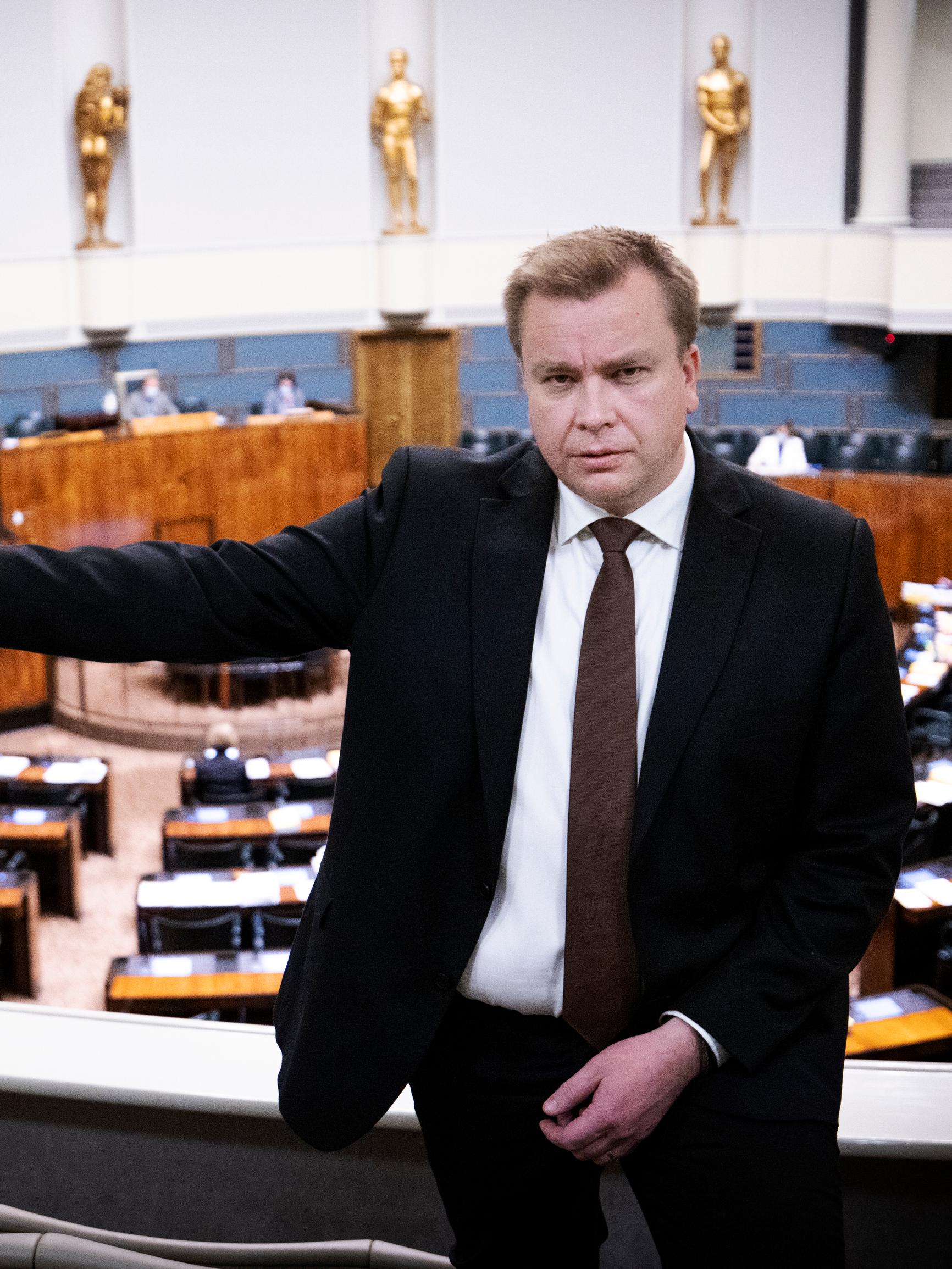 Puolustusministeri Antti Kaikkonen: ”Keskustalle tekisi hyvää haukata happea oppositiossa”
