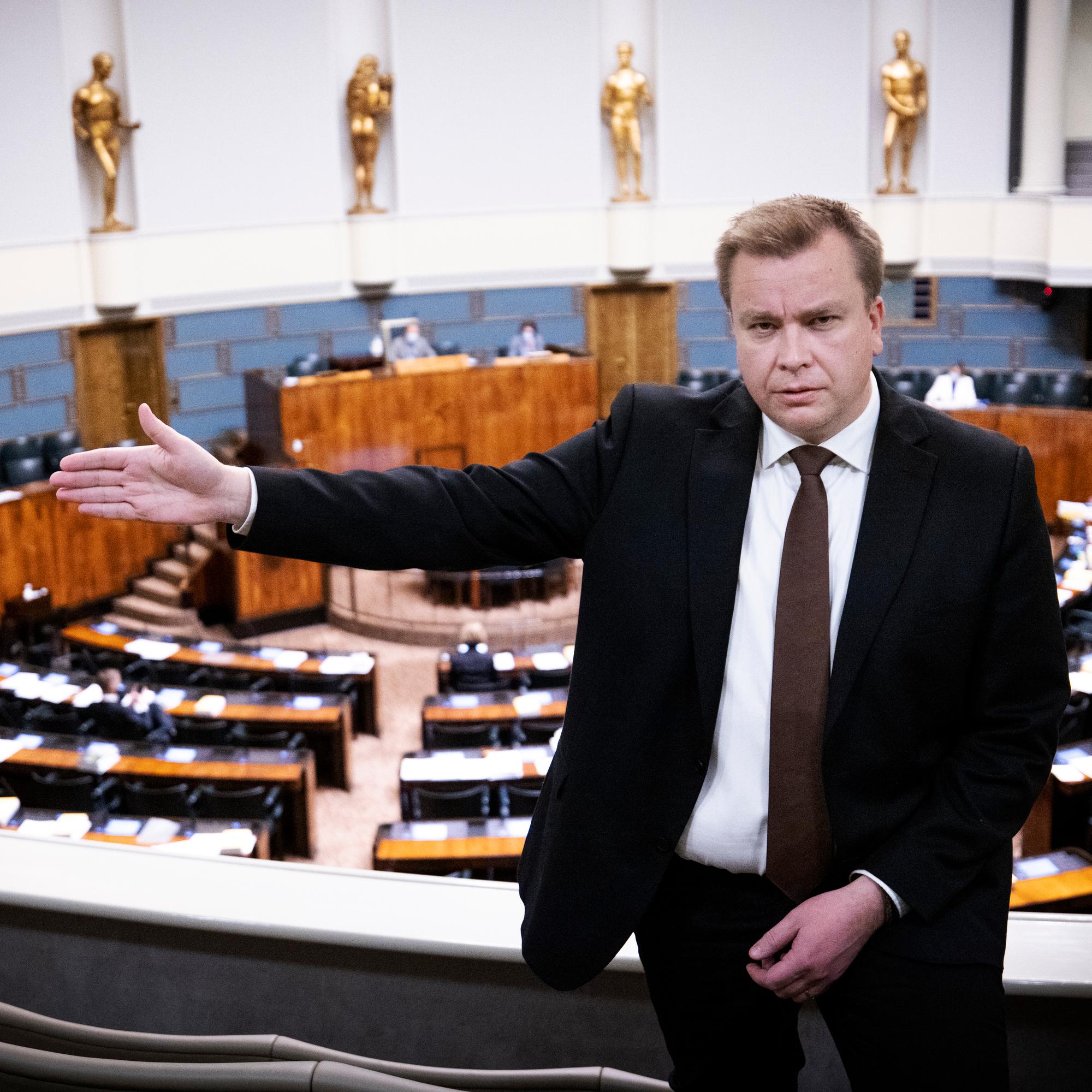 Puolustusministeri Antti Kaikkonen: ”Keskustalle tekisi hyvää haukata happea oppositiossa”