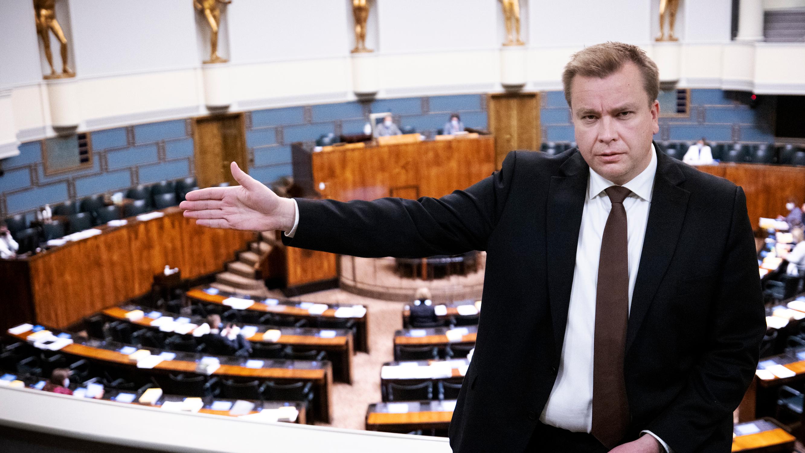 Puolustusministeri Antti Kaikkonen: ”Keskustalle tekisi hyvää haukata happea oppositiossa”