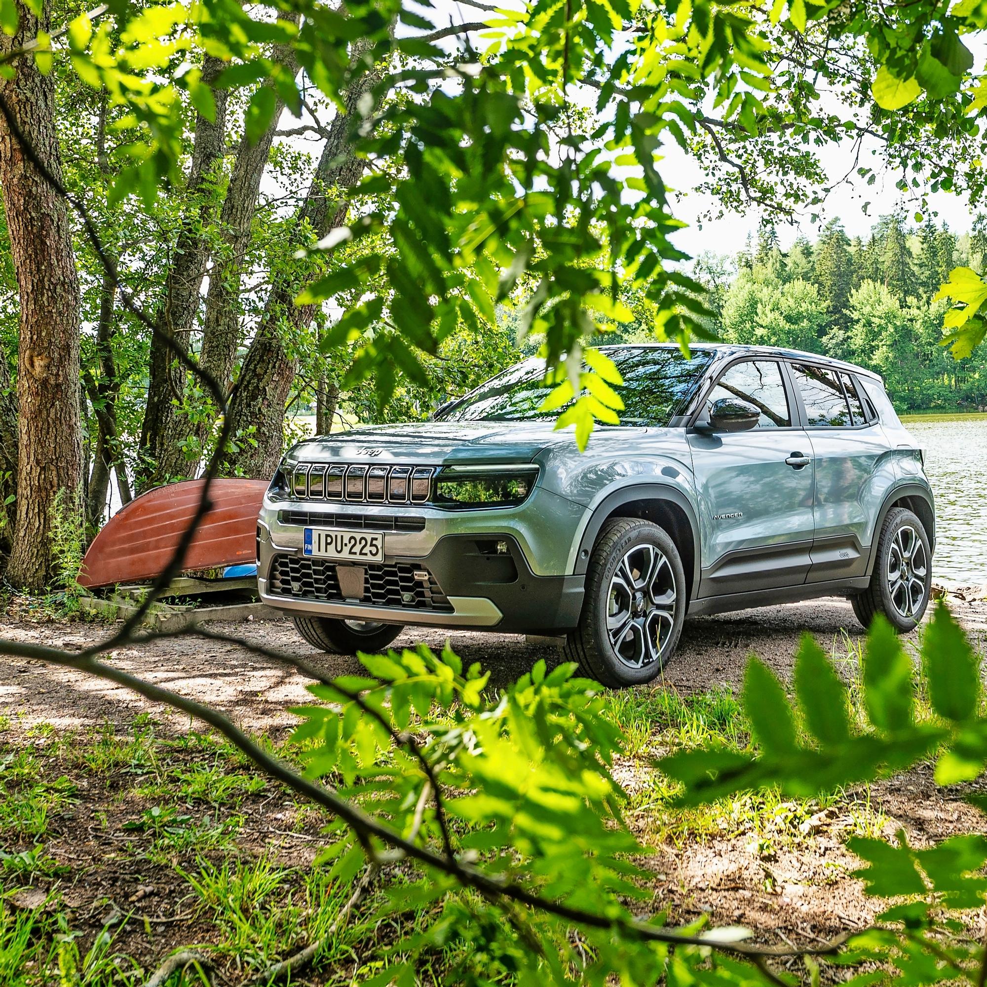 Jeep Avenger Summit – Pieni pala Amerikkaa, pituutta neljä metriä ja keulalla sähkömoottori
