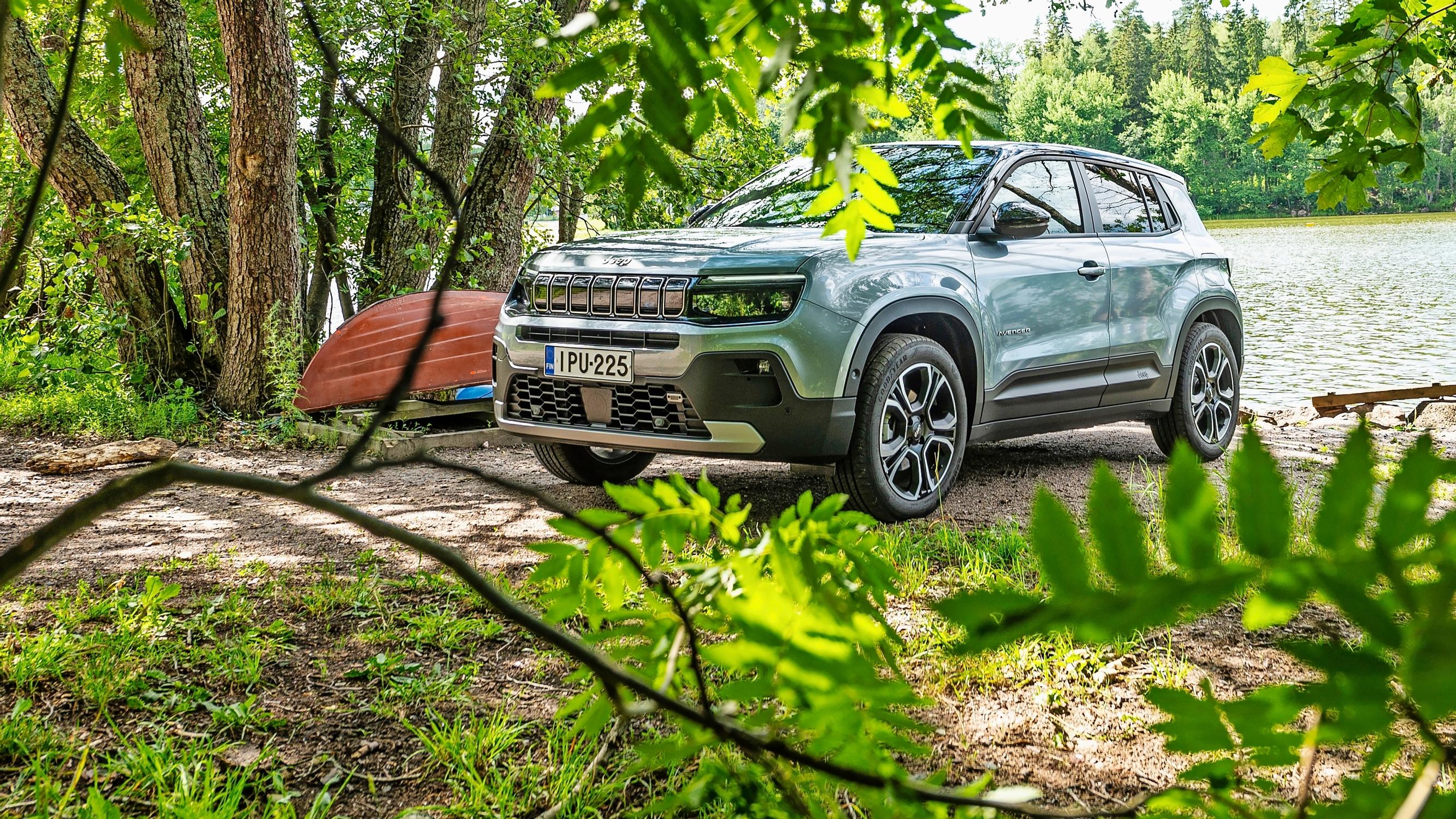 Jeep Avenger Summit – Pieni pala Amerikkaa, pituutta neljä metriä ja keulalla sähkömoottori