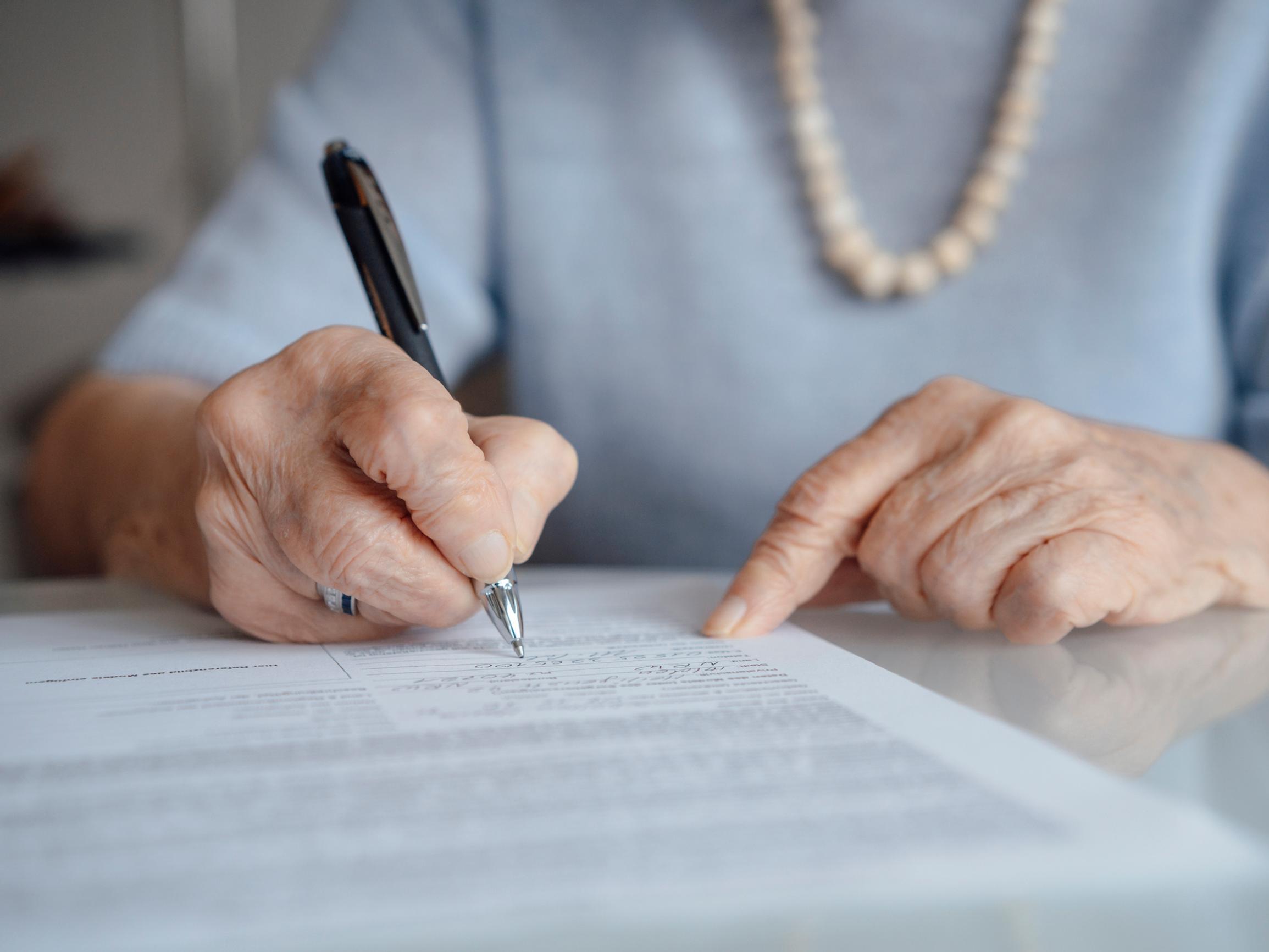 Moni luulee virheellisesti, että leski perii puolet jäämistöstä – Testamentti suojaa ikäviltä yllätyksiltä