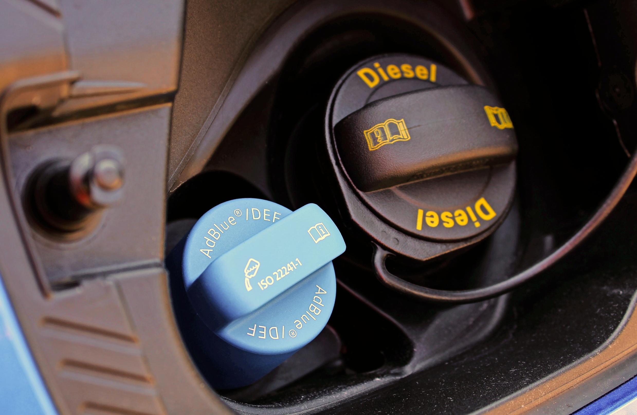 Dieselin suosio romahti. Vielä vuonna 2010 dieselillä kulkevia henkilöautoja myytiin Suomessa 38 886 kappaletta, viime vuonna enää 3 809.