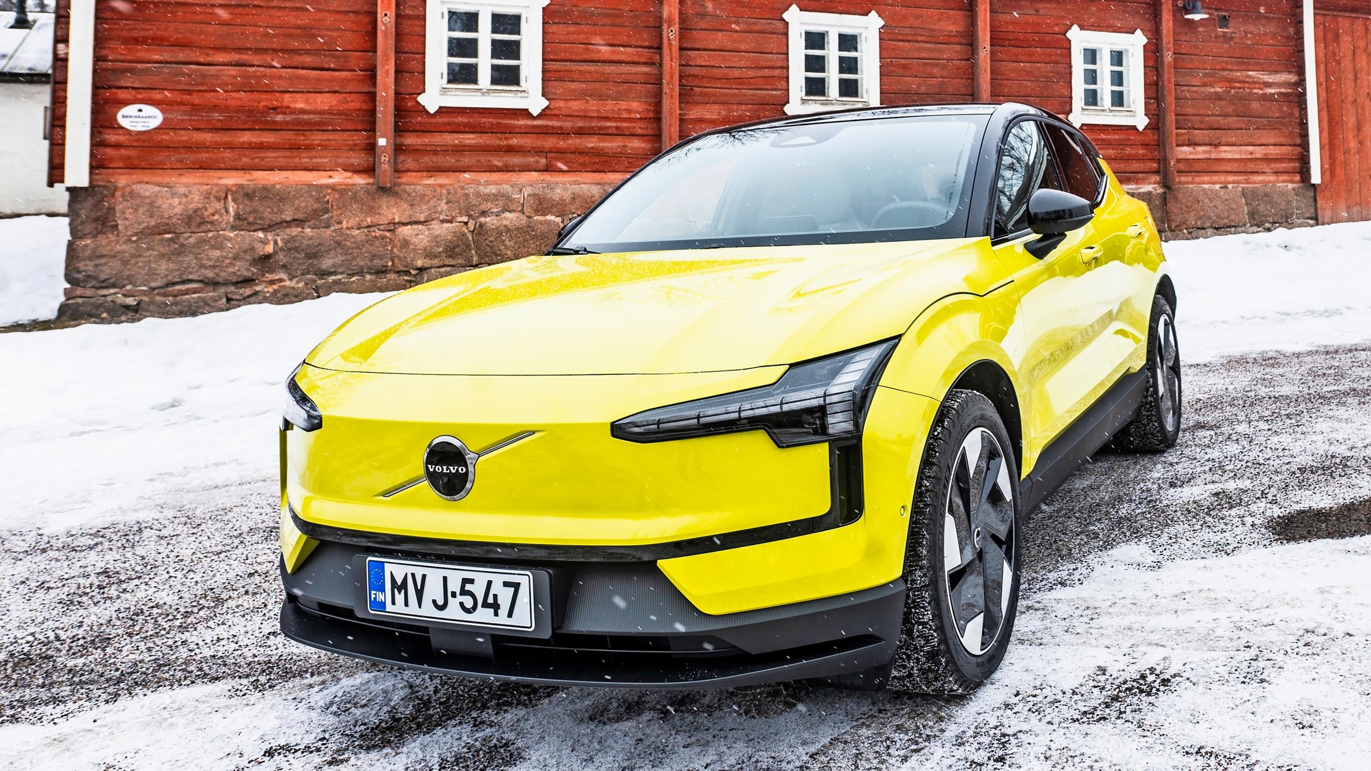 Uusi Volvo EX30 – Kaksimoottorinen neliveto kulkee kuin ohjus – Miinuksena toimintamatka
