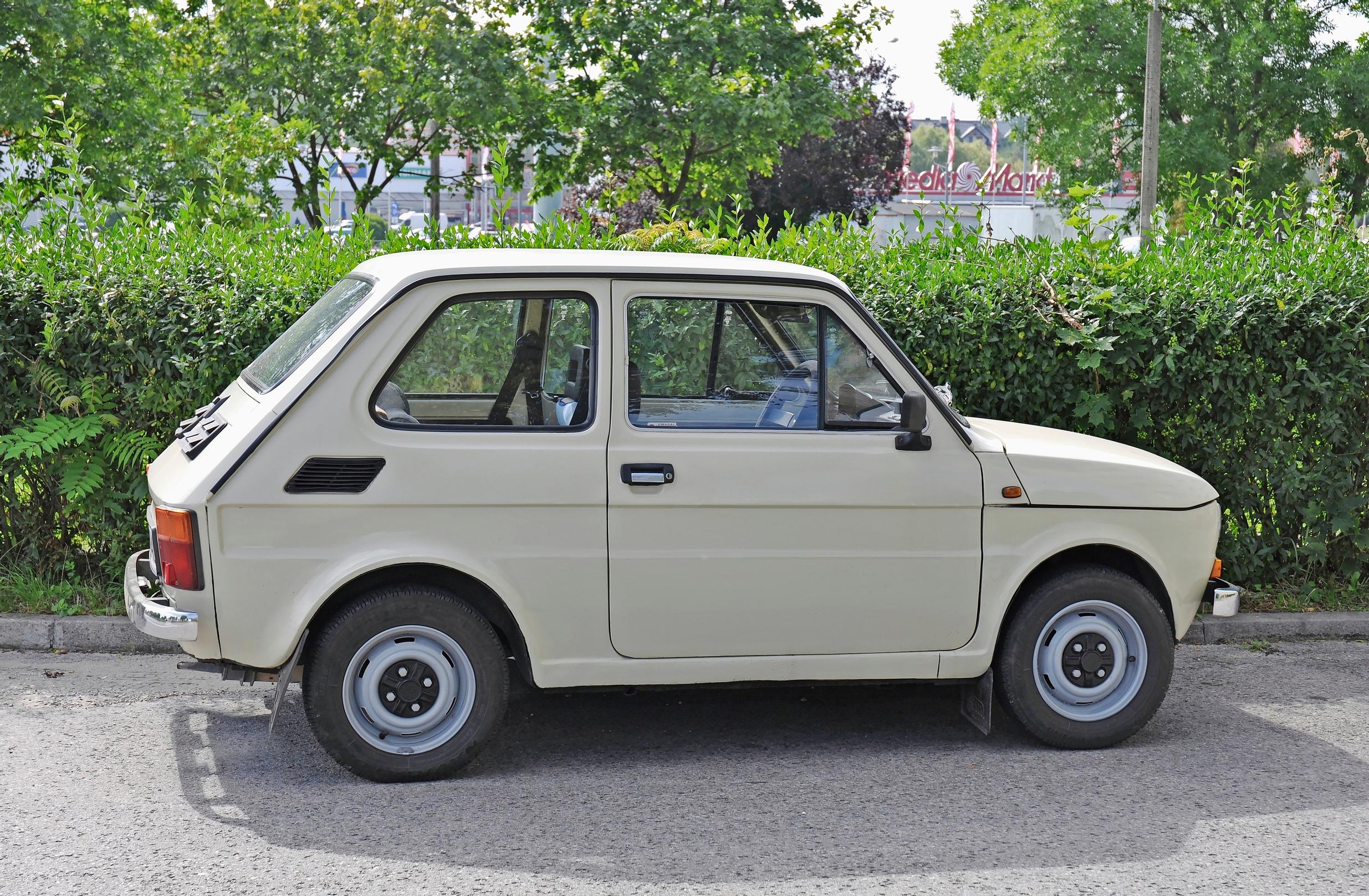 Fiat 126p | Tämä on Puolan lahja maailman kaikille proletaareille. Vaikka tili olisi tyhjä, niin pieneen Polski-Fiatiin on aina varaa.