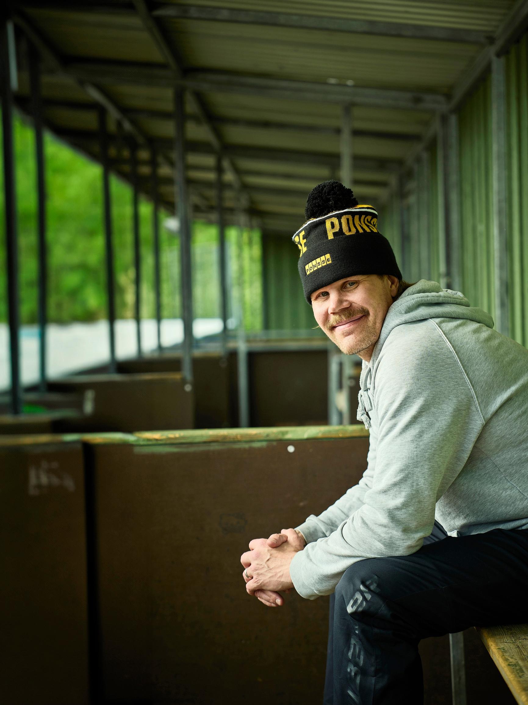 Niukkaa lapsuutta seurannut NHL-menestys sekoitti Olli Jokisen elämän – apu löytyi terapiasta: ”Palasin arvoihin, jotka olin lapsuudenkodistani saanut”