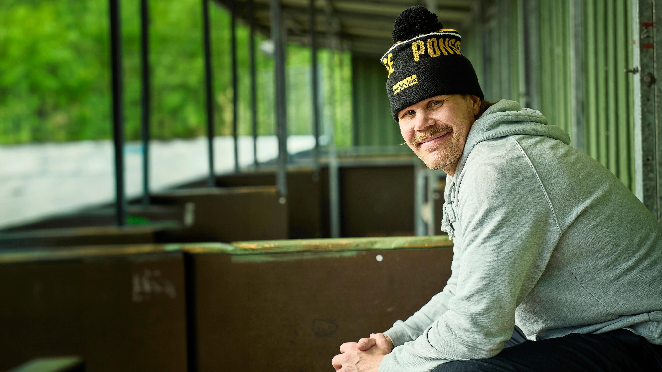 Niukkaa lapsuutta seurannut NHL-menestys sekoitti Olli Jokisen elämän – apu löytyi terapiasta: ”Palasin arvoihin, jotka olin lapsuudenkodistani saanut”