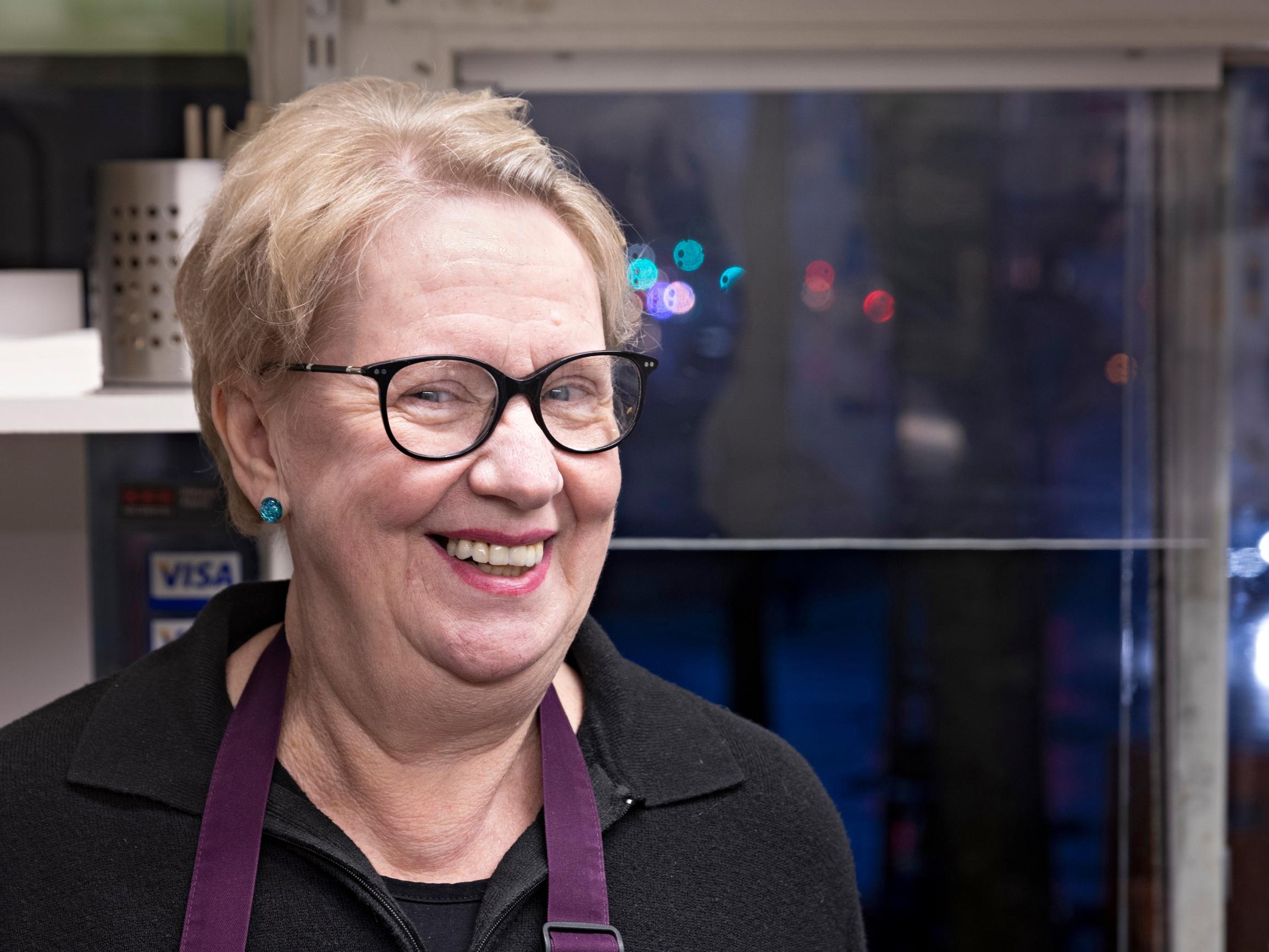 Turun grillikuningatar Mantu hengailee tangokuninkaallisten kanssa ja pitää kuria luudalla – ”Sen kans mää hosusin, et sää riitapukari nyt mäkkee ylös ja sää toinen alas”