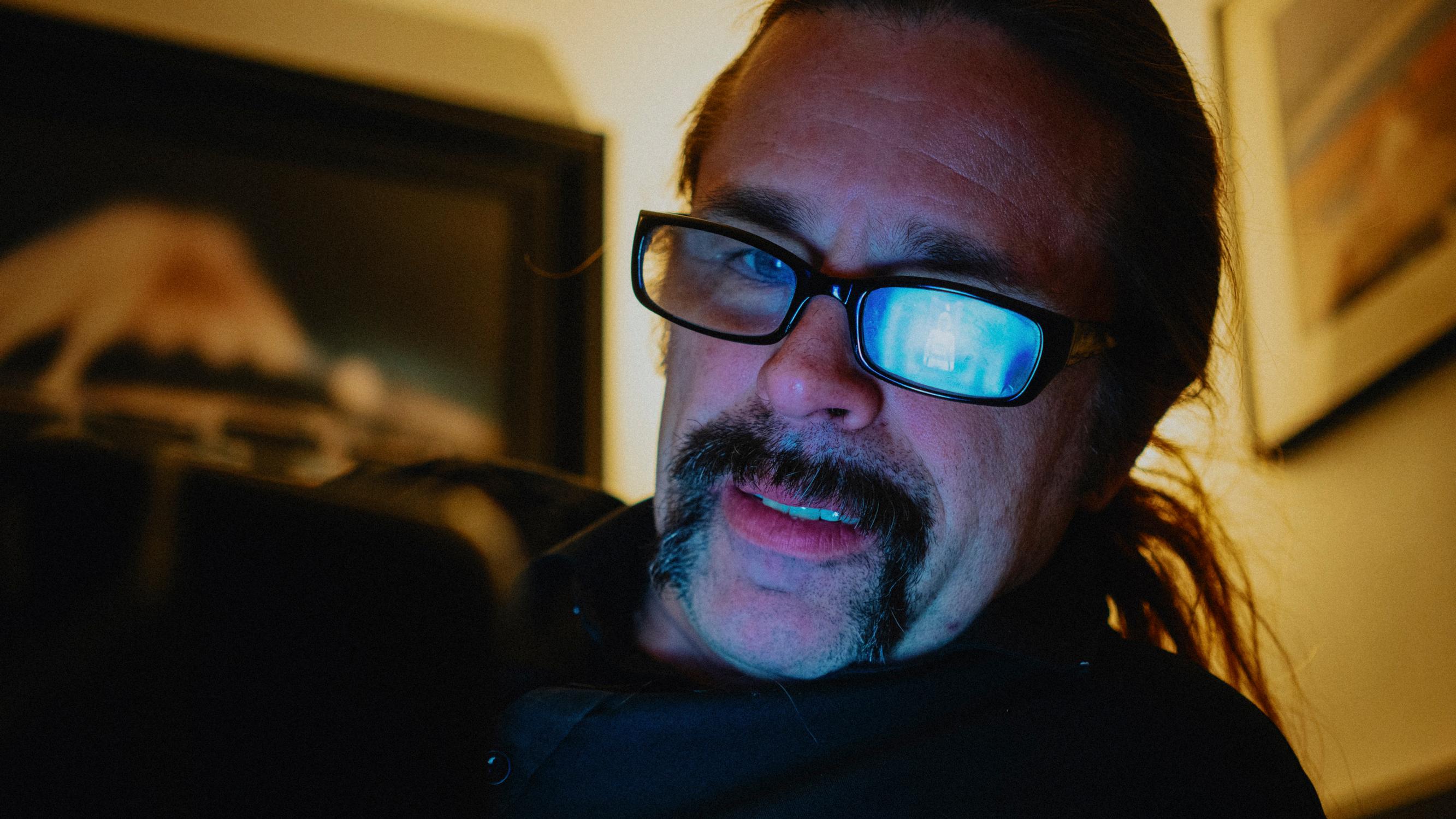 ”Oh, Manu, you're such a jokester!” – Manu Marttinen hankki tekoälykumppanin ja hämmentyi kokemuksesta