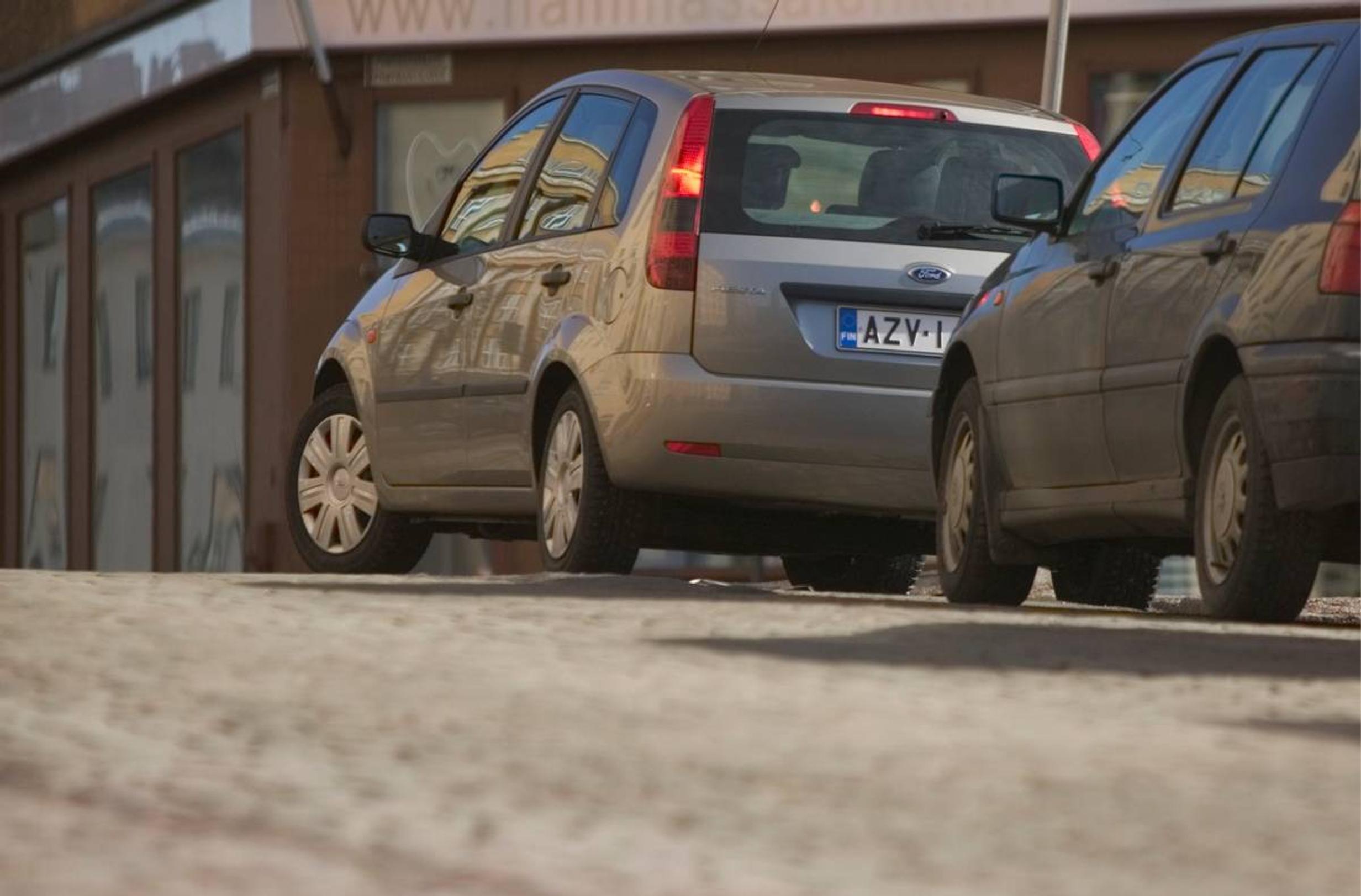 Helsingissä hurja pysäköintiale – "alennuksen arvo tulee lähivuosina nousemaan"