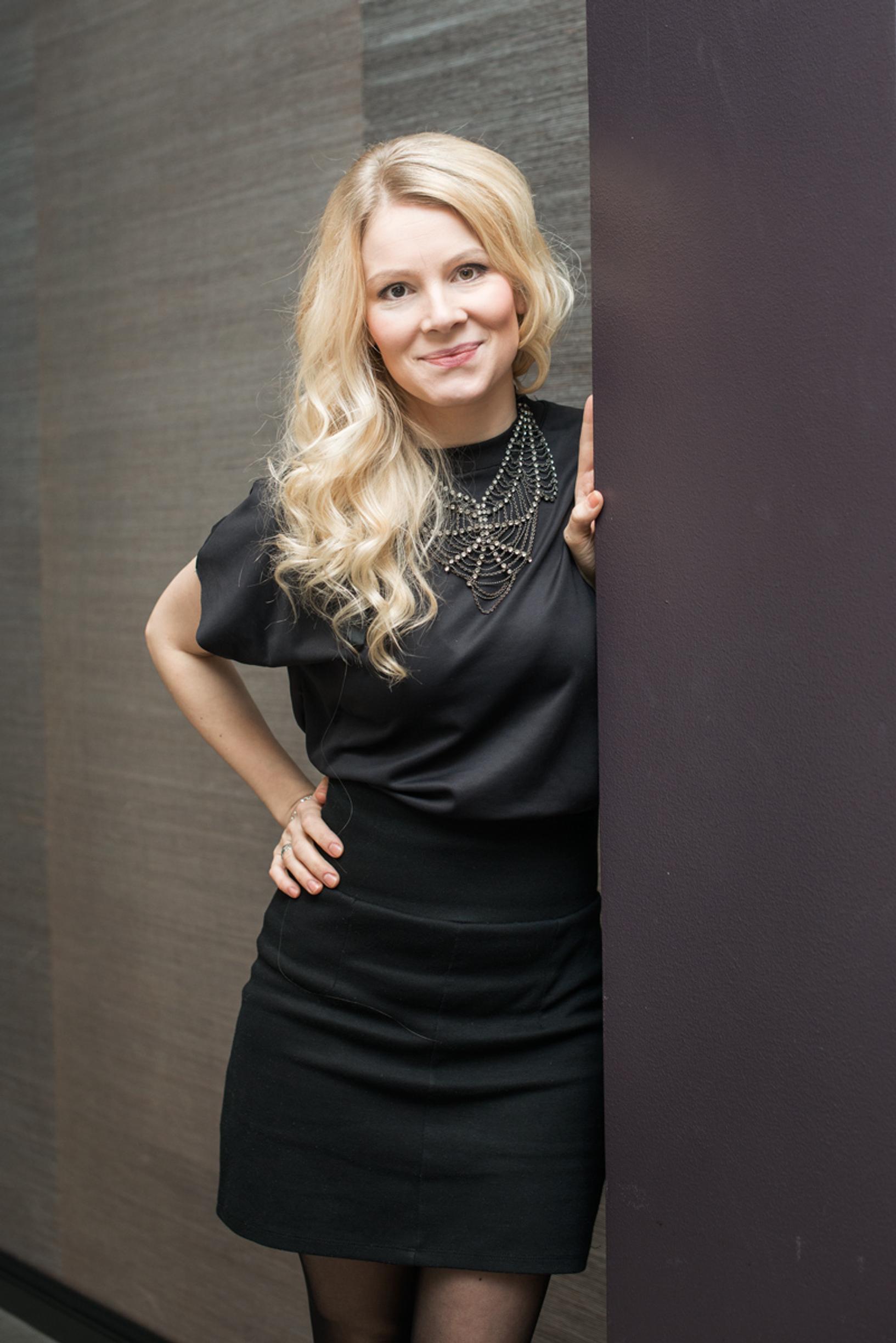 Näyttelijä Pamela Tola: ”En ole joutunut valitsemaan töideni ja perheeni väliltä” 