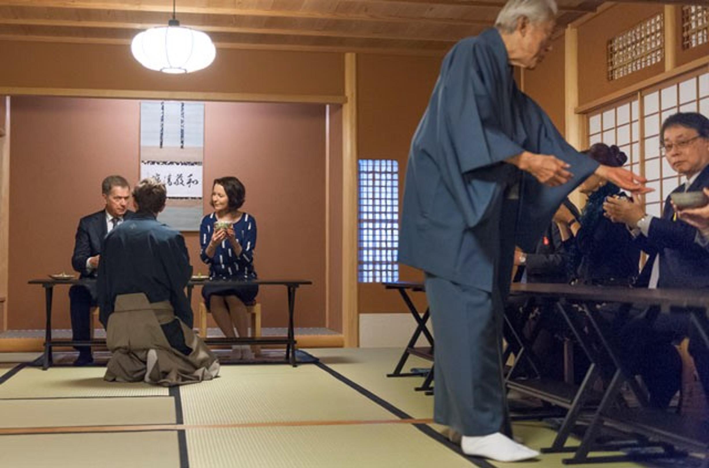 Sauli Niinistö Japanissa: Teetä ja suurta sympatiaa