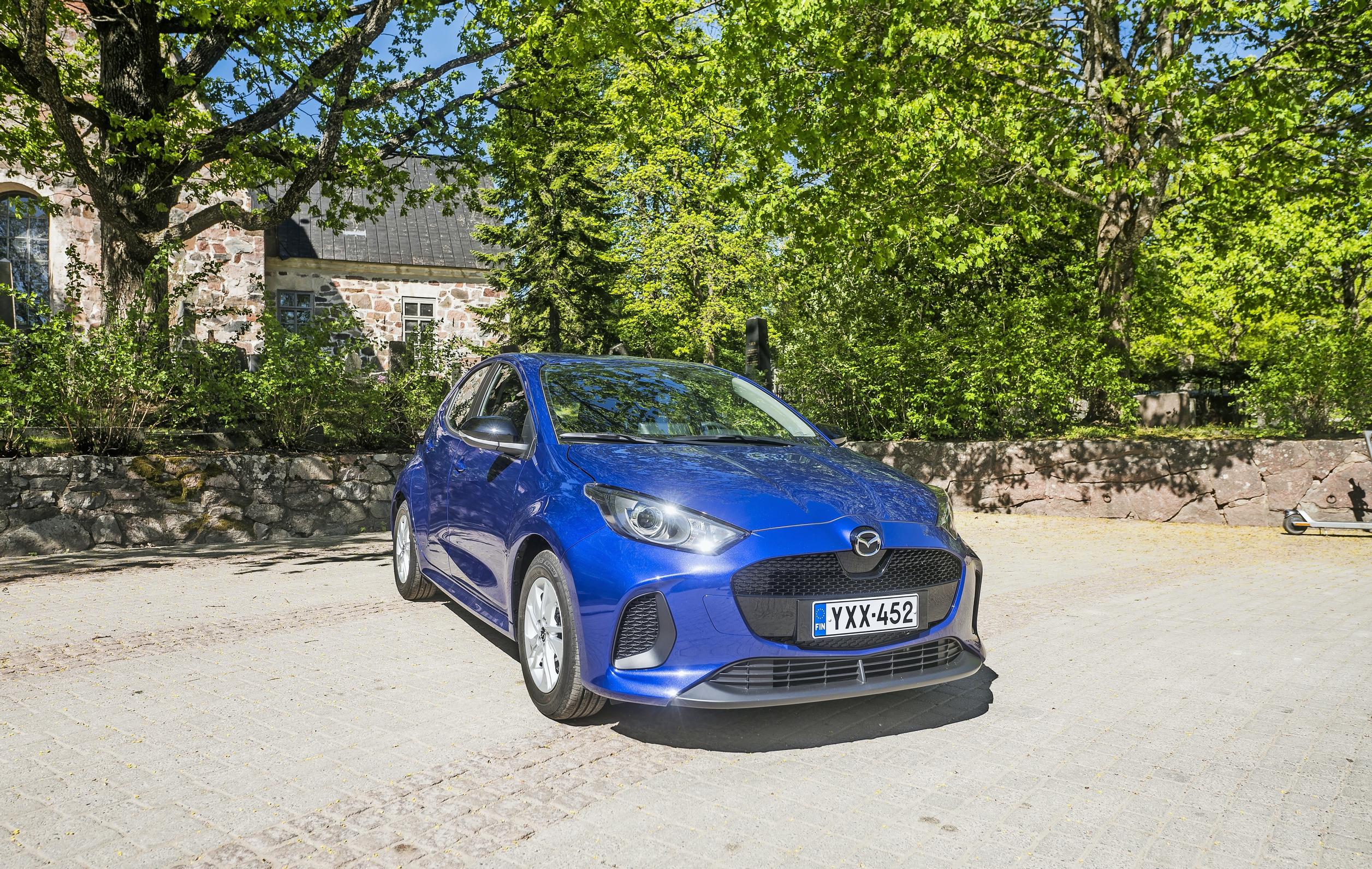 Tässä on hybridi, joka kuluttaa todella vähän: Mazda 2 Hybrid on näppärä sekä kaupungissa että maantiellä
